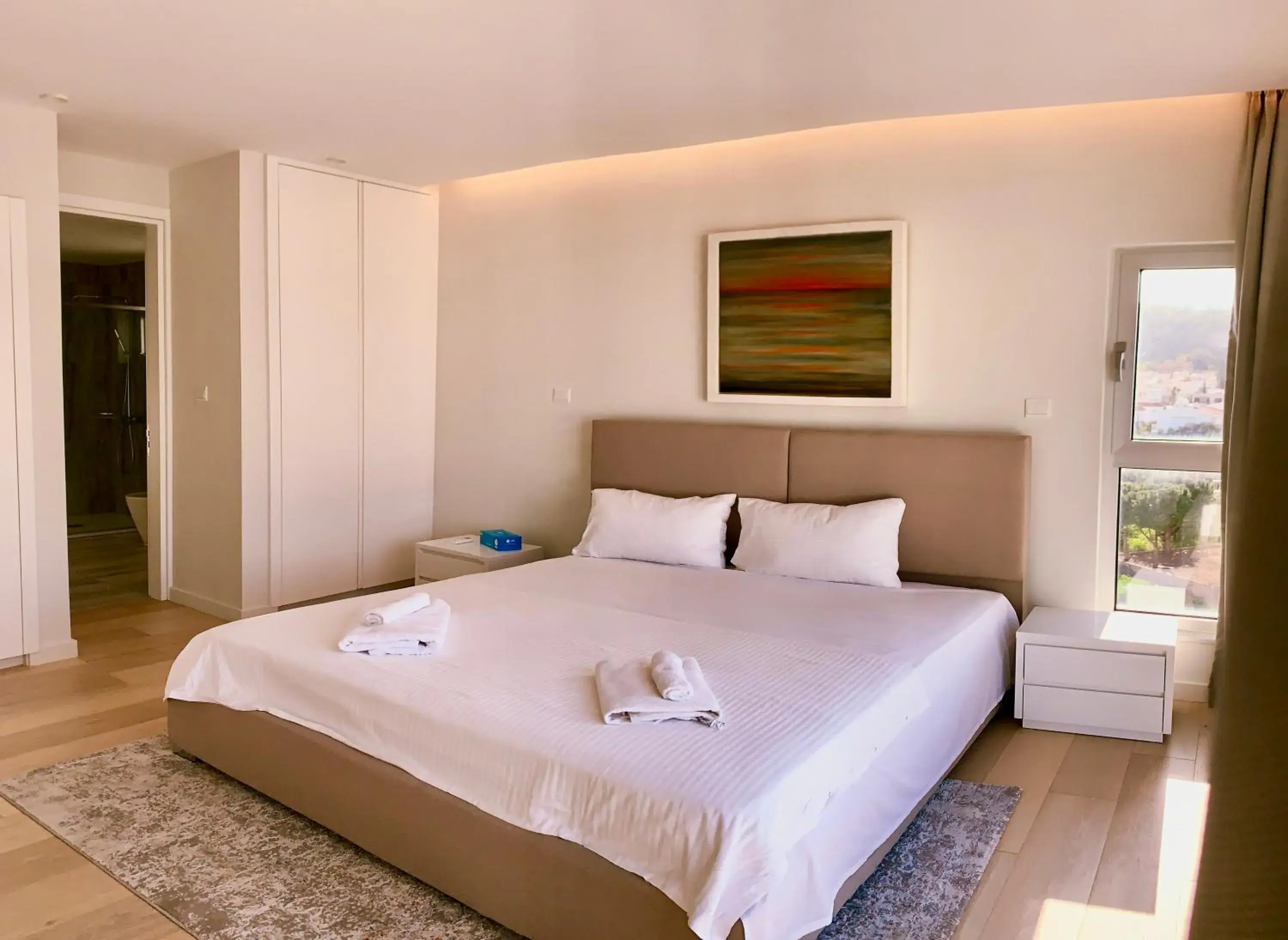 Bedroom, Bed in Emerald Suites Bedroom, Bed in Emerald Suites