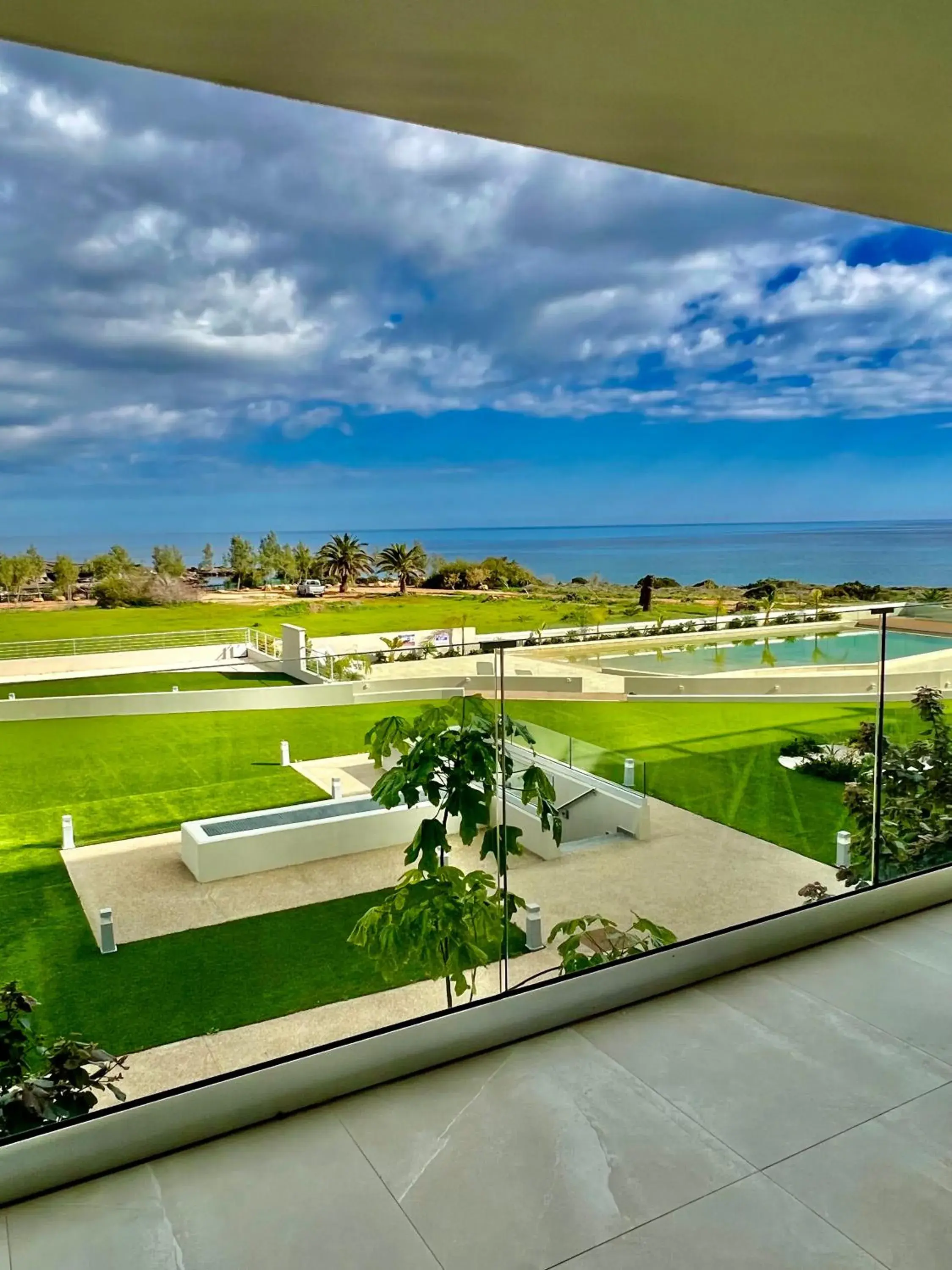 Day in Emerald Suites Day in Emerald Suites