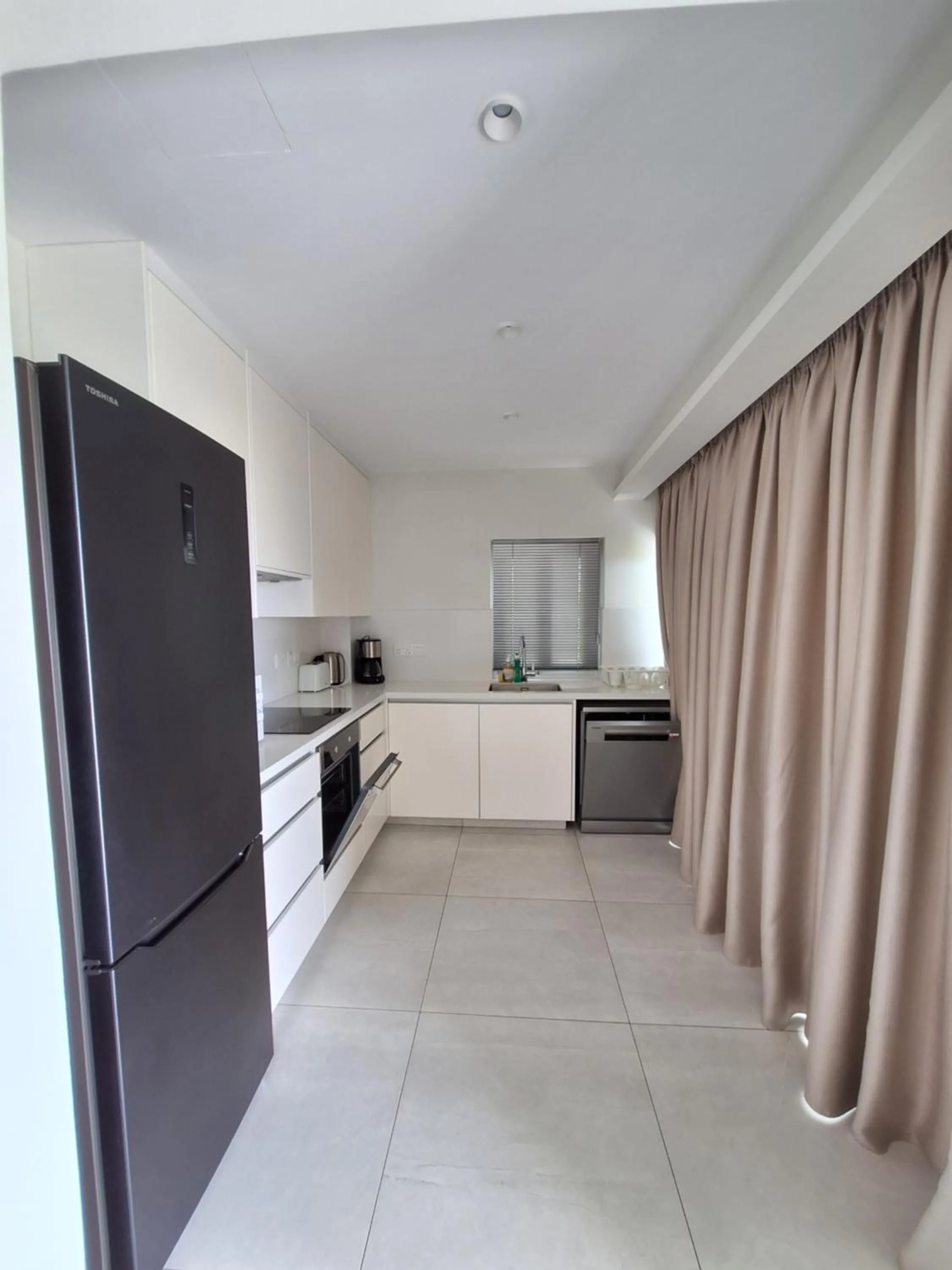 Kitchen or kitchenette in Emerald Suites