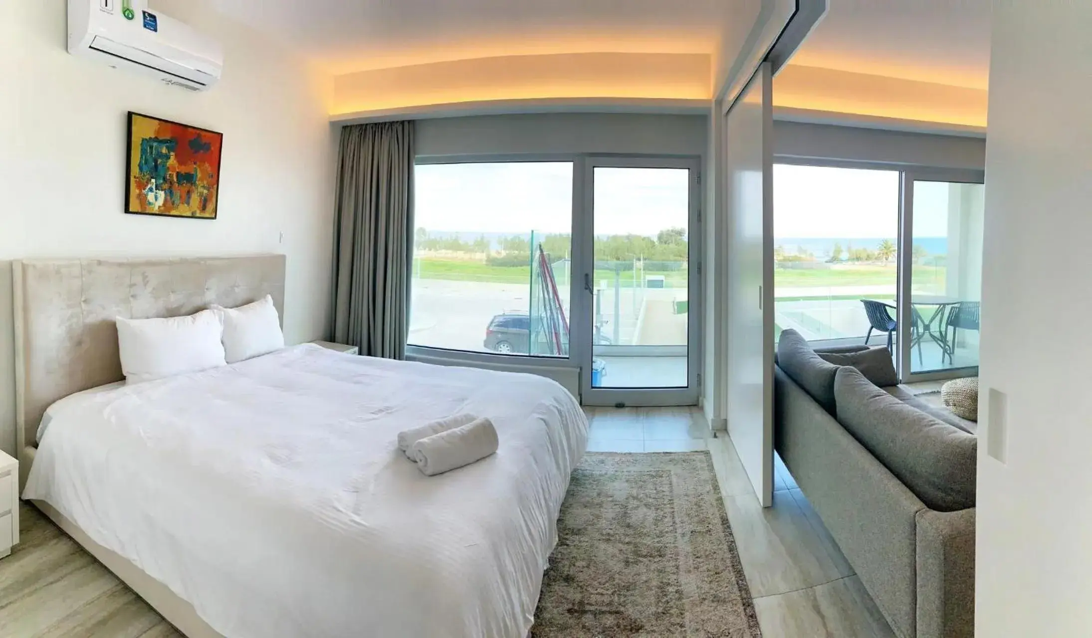 Photo of the whole room, Bed in Emerald Suites Photo of the whole room, Bed in Emerald Suites