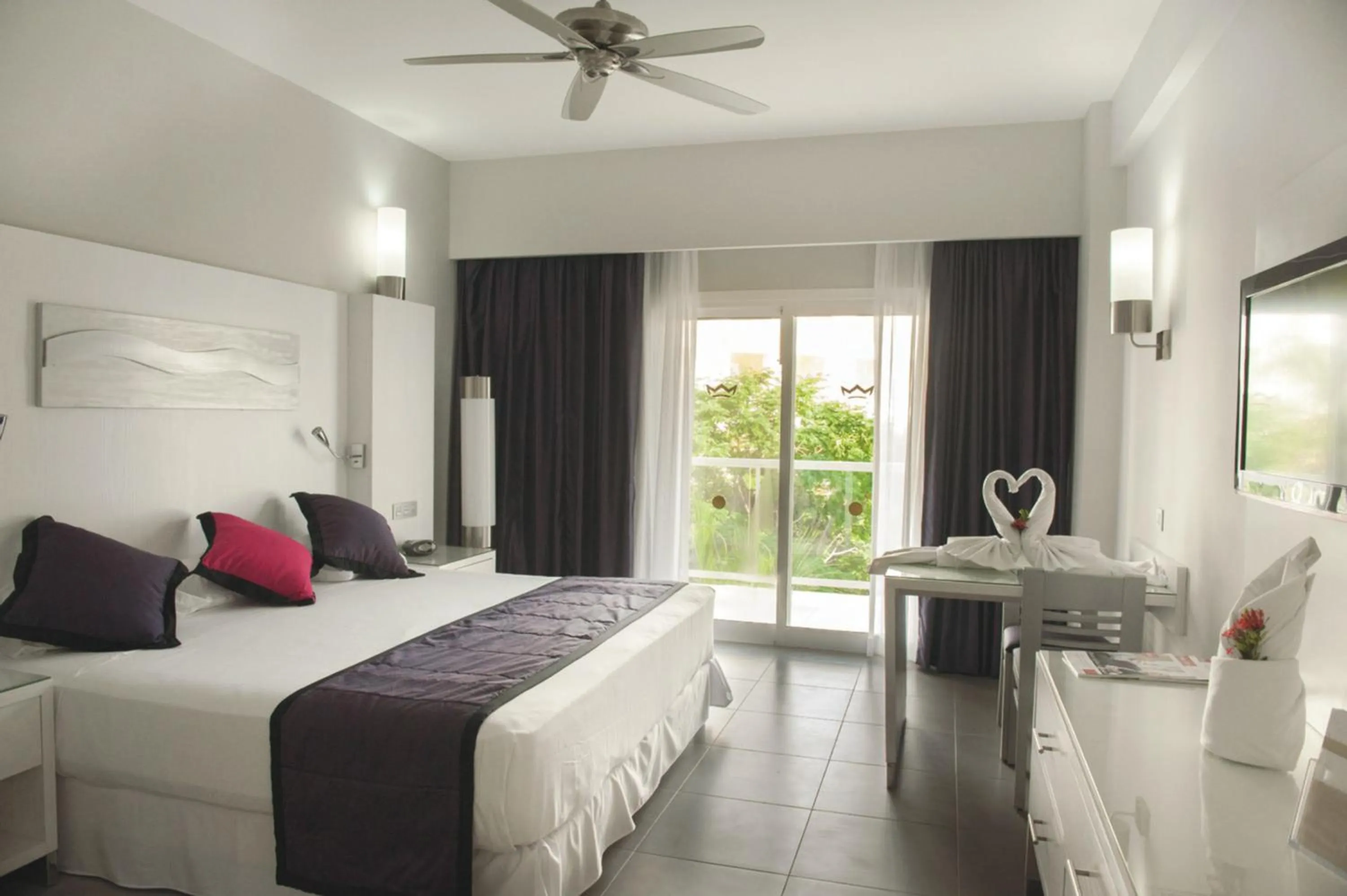 Bed in Riu Palace Costa Rica - All Inclusive