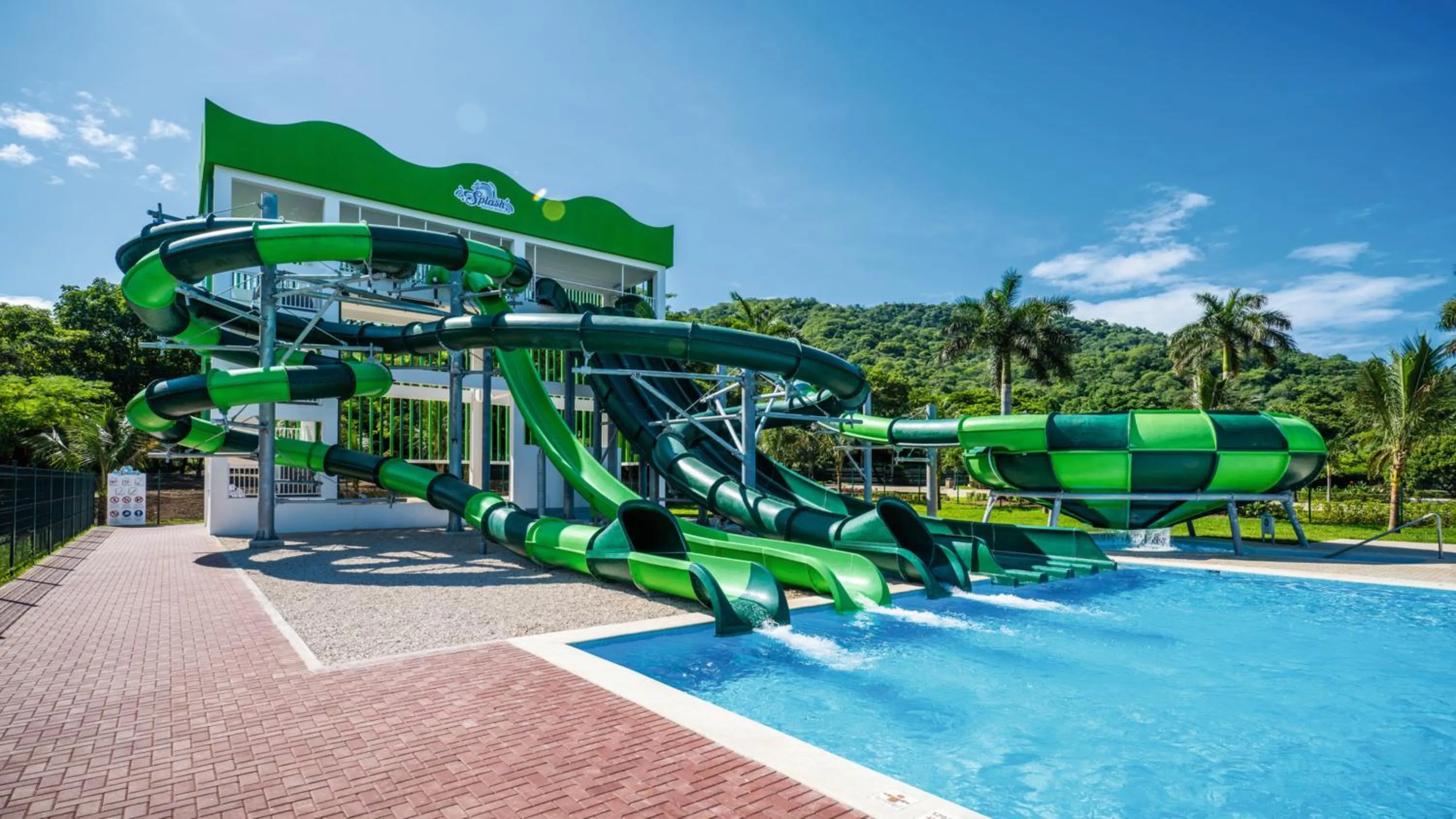 Swimming pool in Riu Palace Costa Rica - All Inclusive
