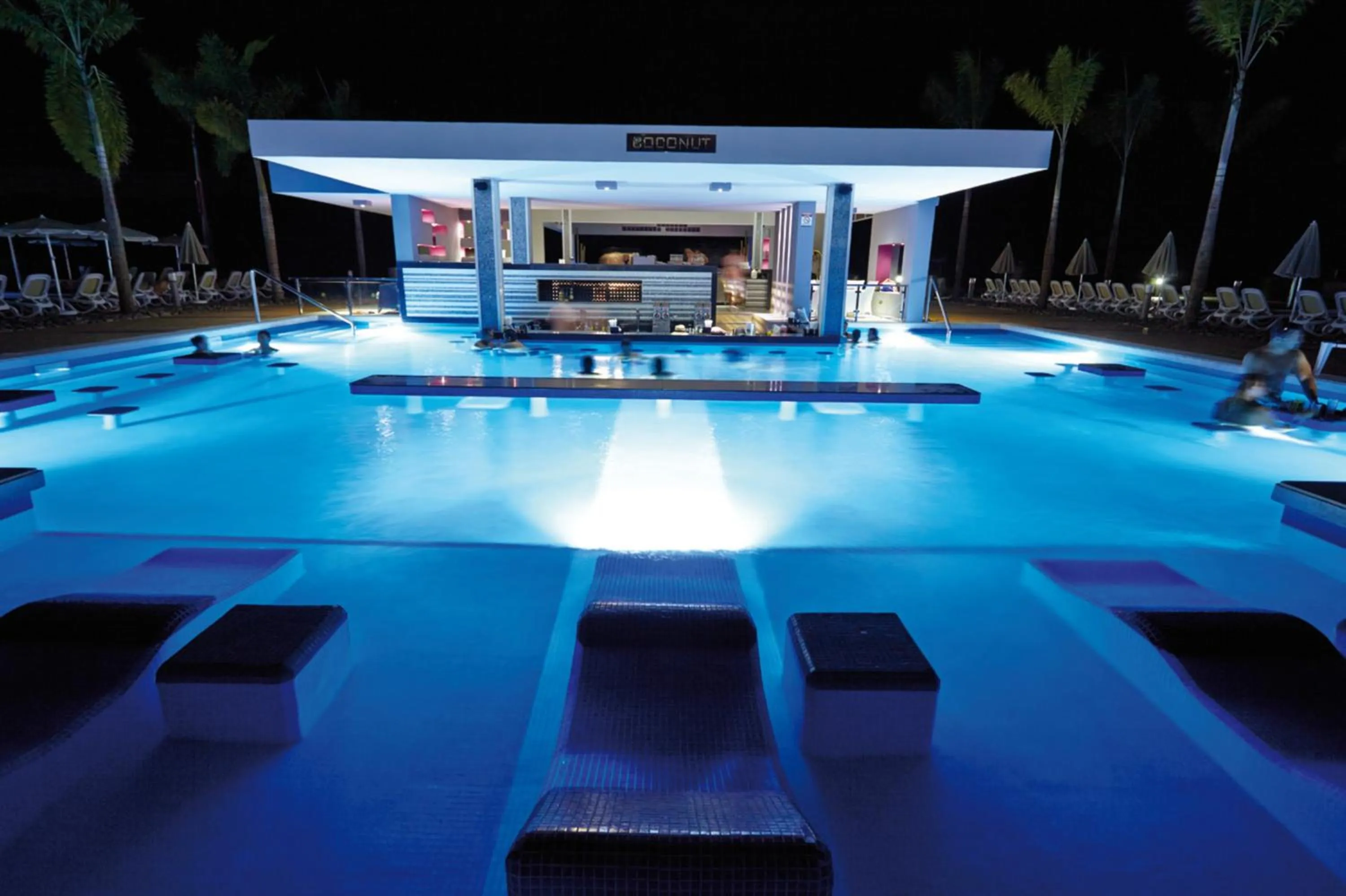 Swimming pool in Riu Palace Costa Rica - All Inclusive