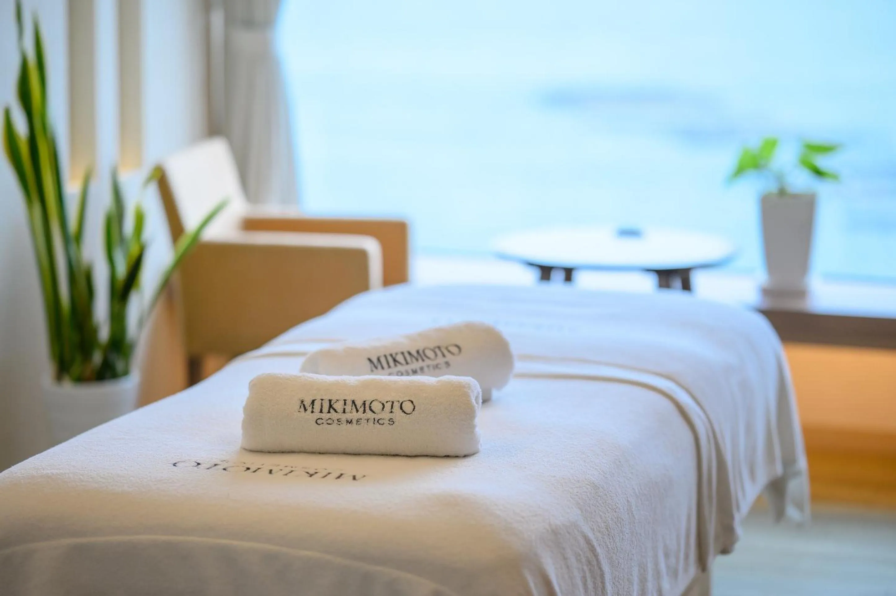 Spa and wellness centre/facilities, Bed in Toba International Hotel