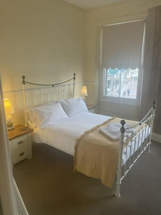 Bedroom, Bed in Admiral MacBride