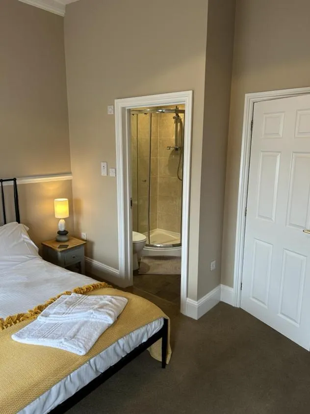 Shower, Bed in Admiral MacBride