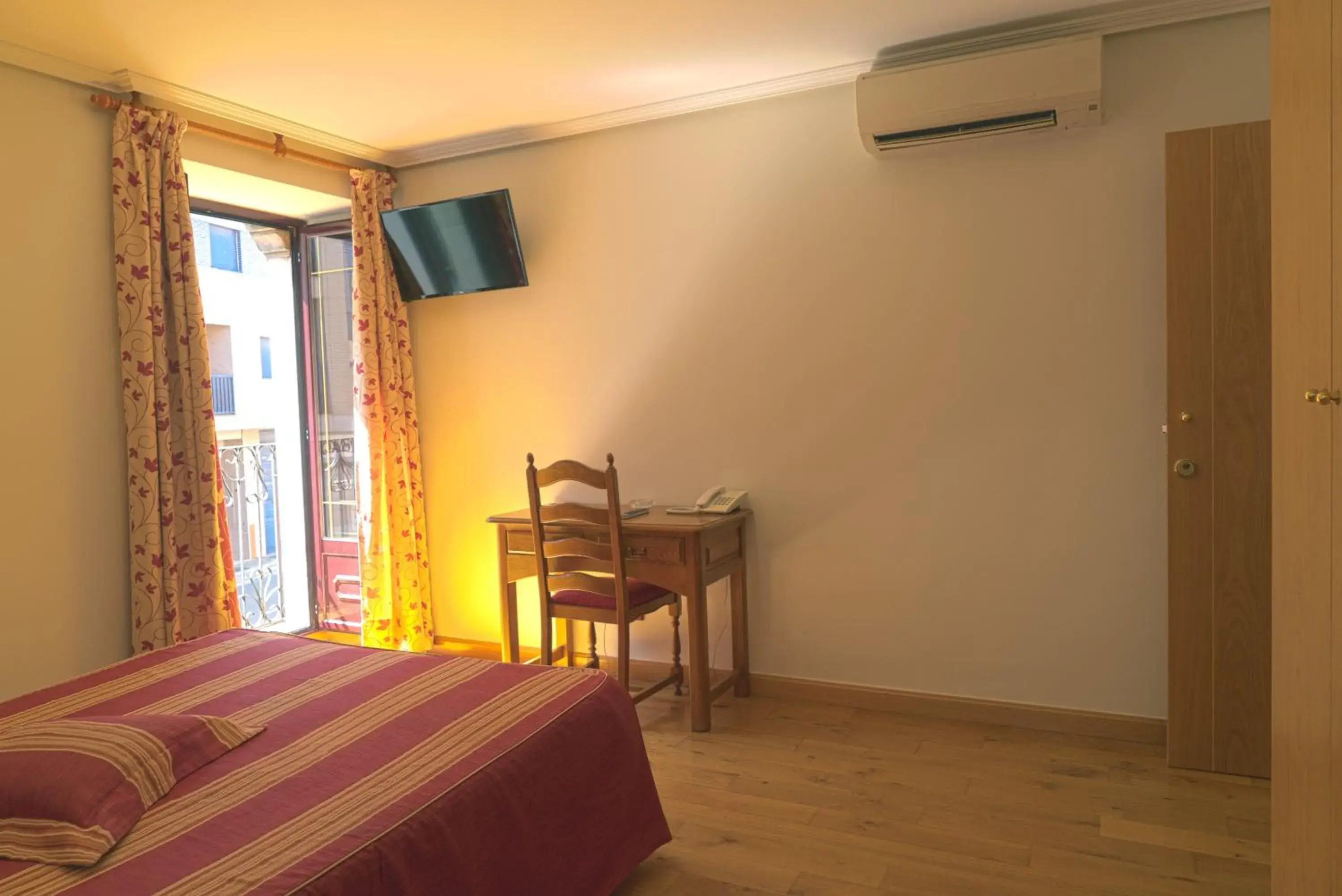 Double or Twin Room in Hotel Jacobeo Double or Twin Room in Hotel Jacobeo