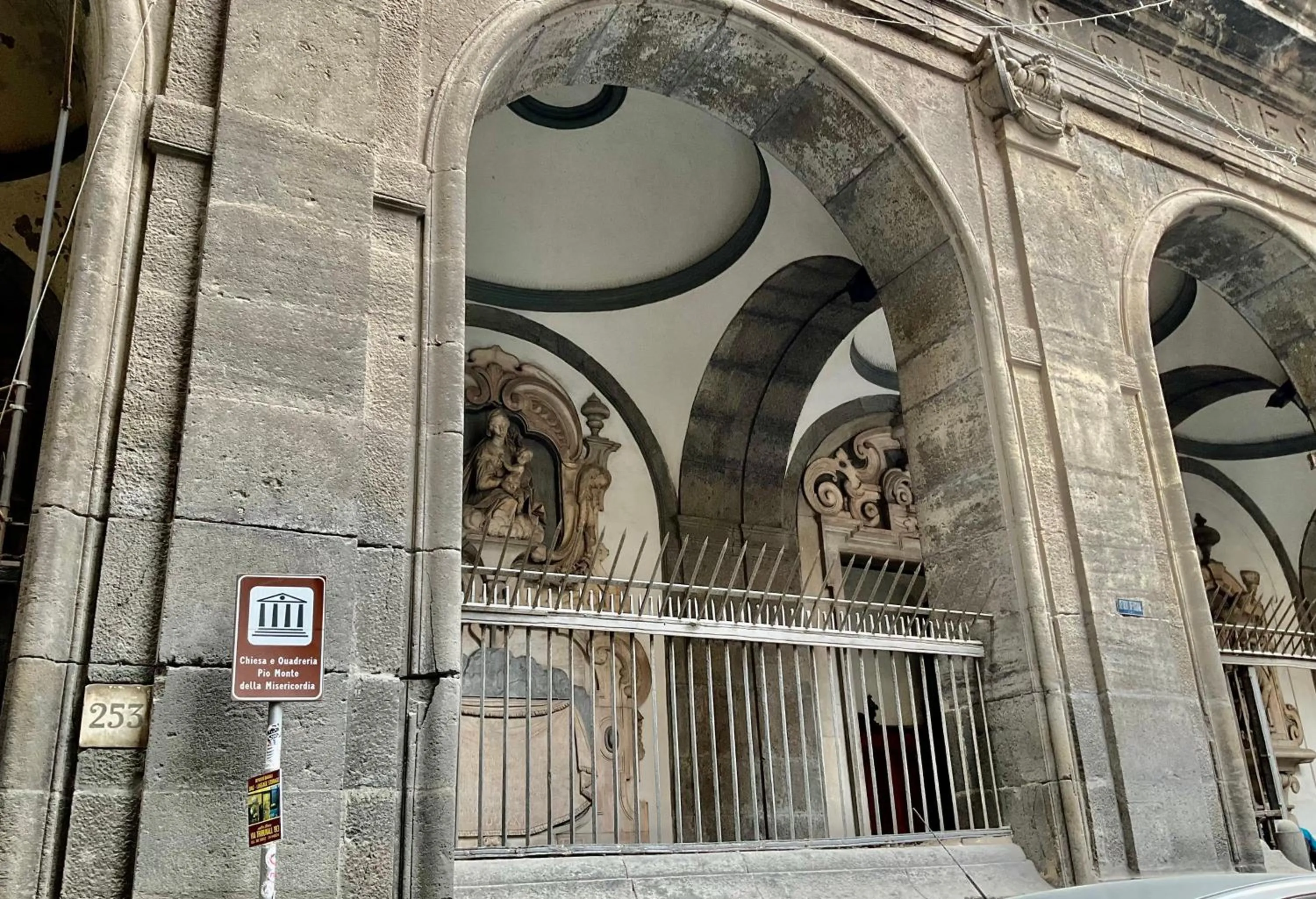 Neighbourhood in 'A Room de' Scugnizzi