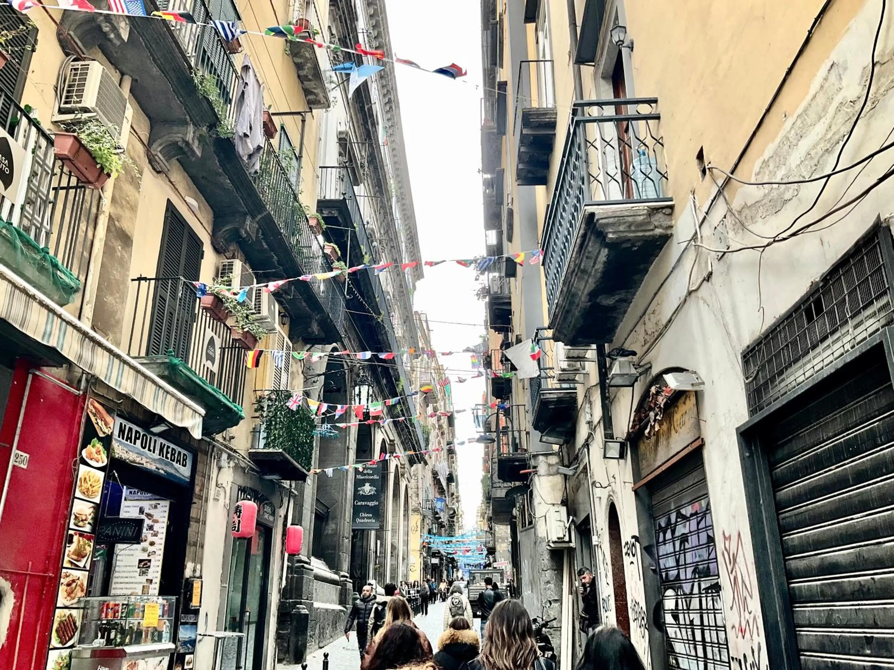 Neighbourhood in 'A Room de' Scugnizzi