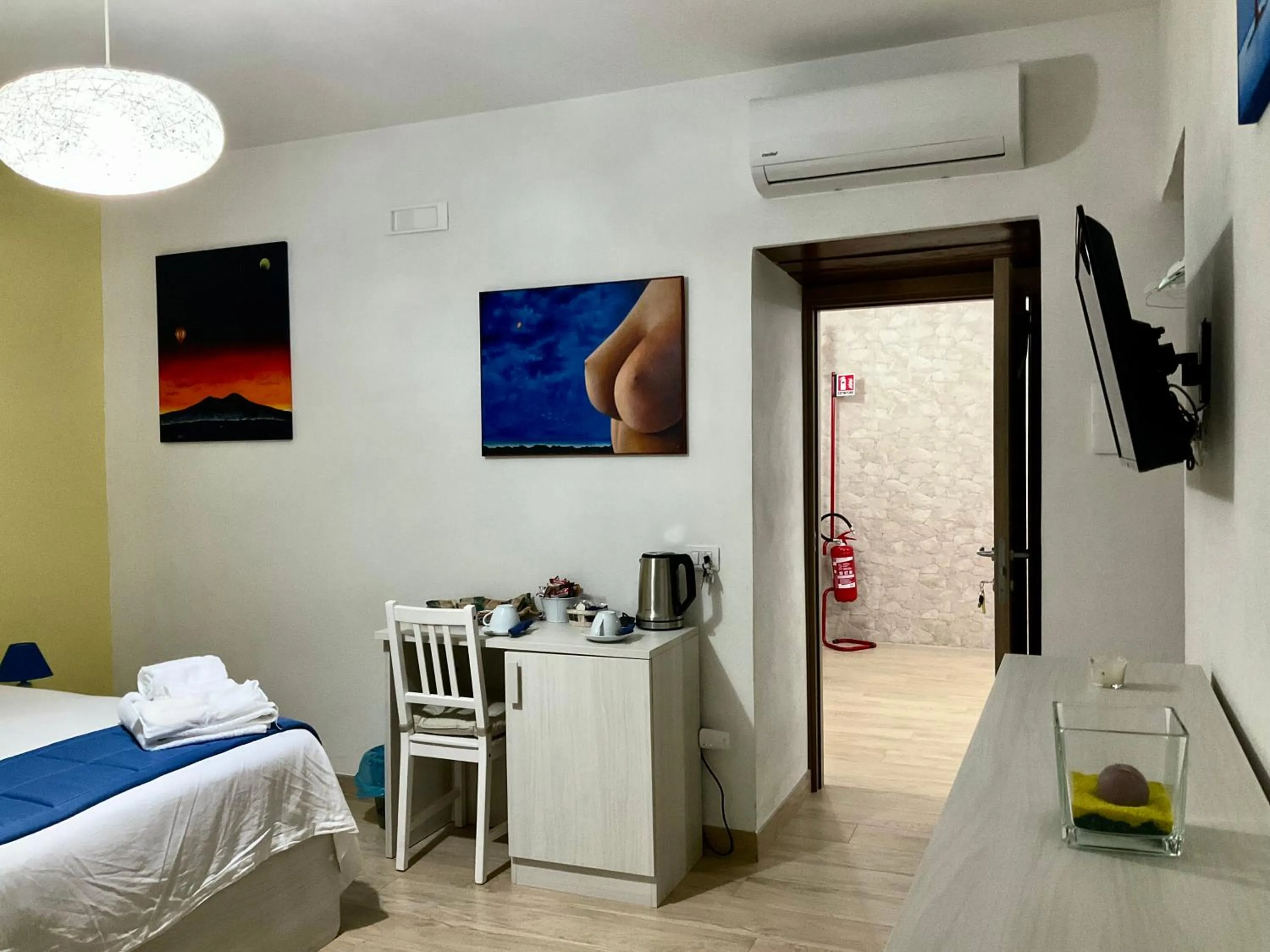 Bedroom, Bed in 'A Room de' Scugnizzi