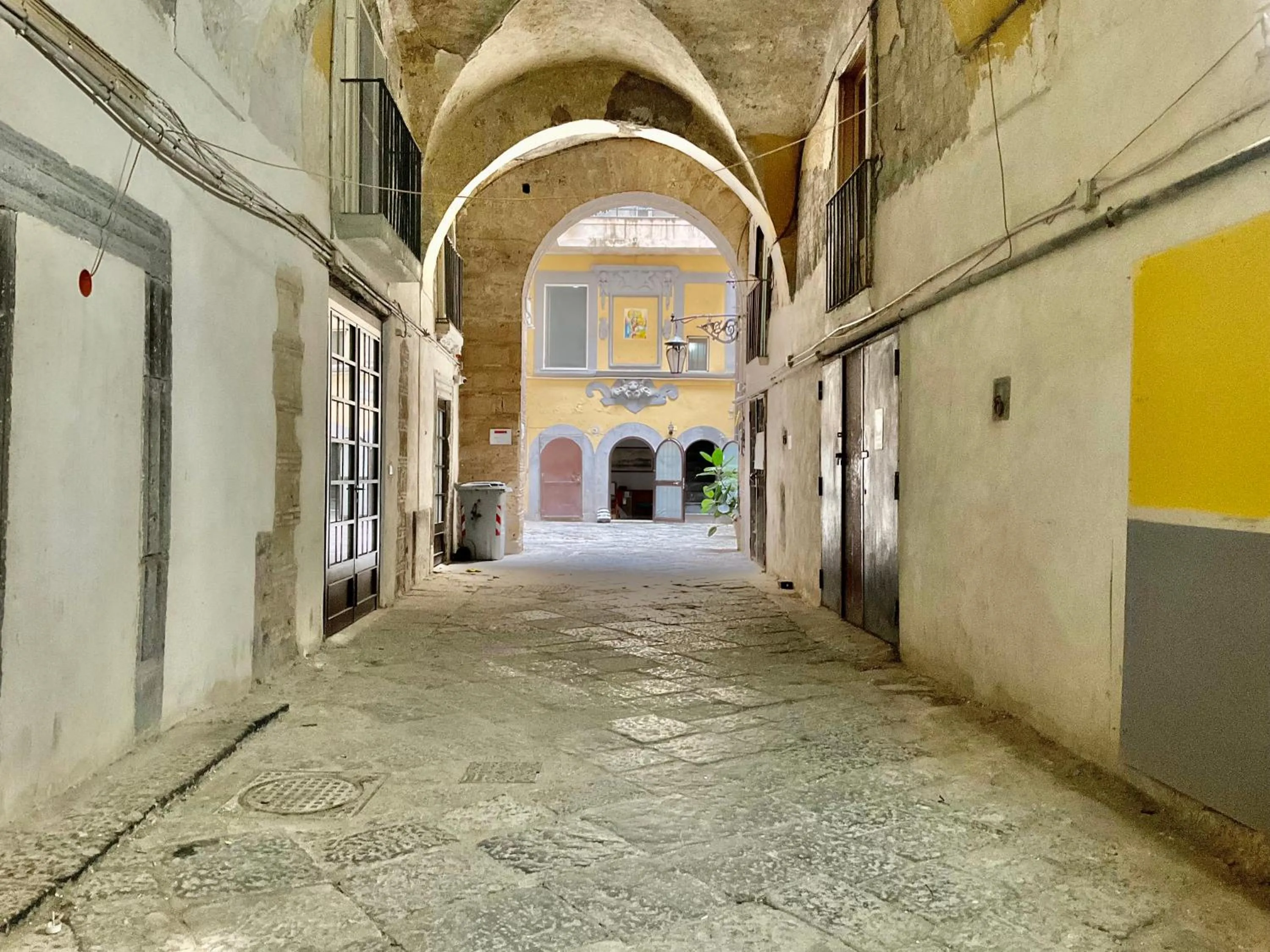 Facade/entrance in 'A Room de' Scugnizzi