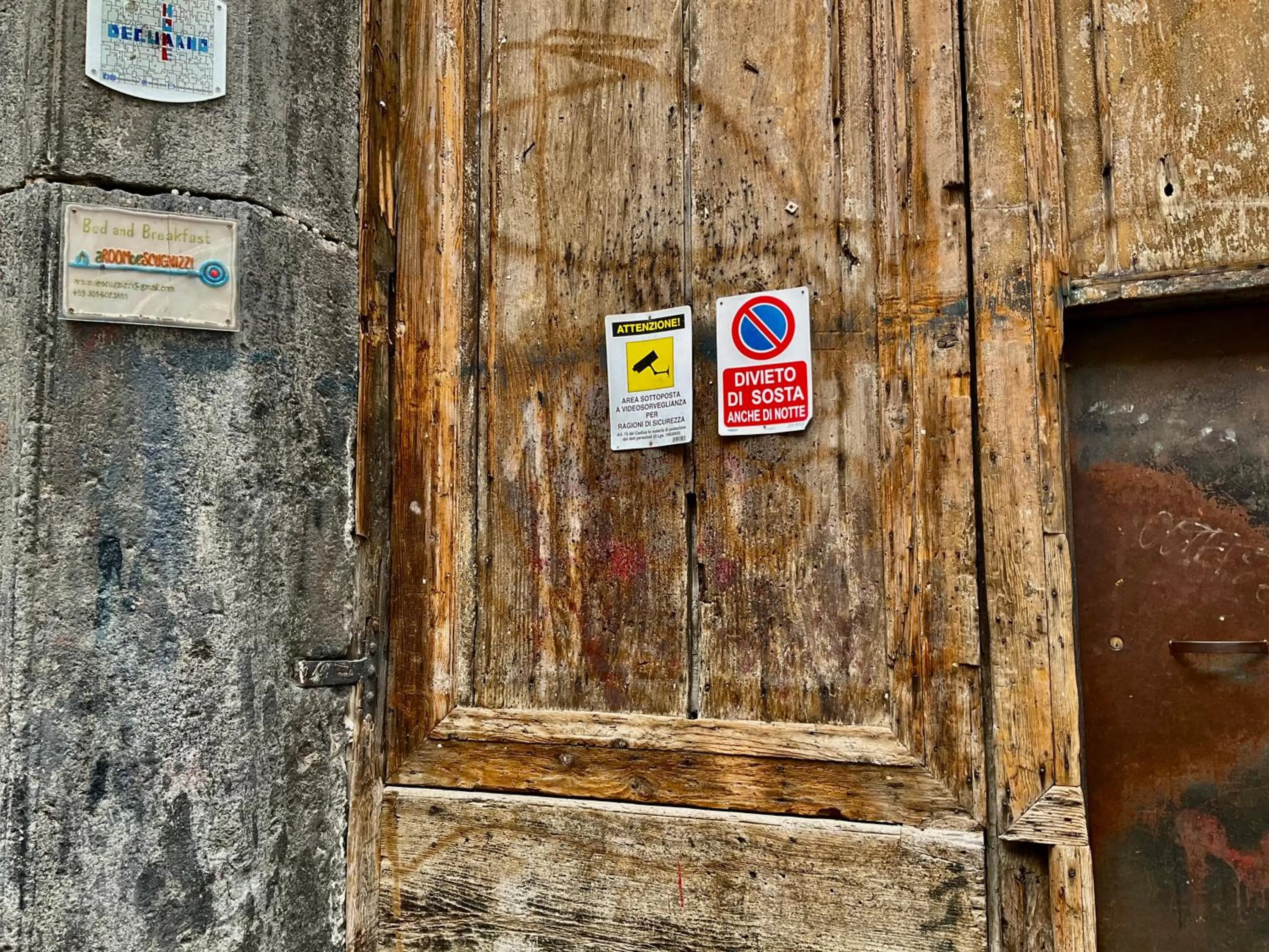 Logo/Certificate/Sign in 'A Room de' Scugnizzi