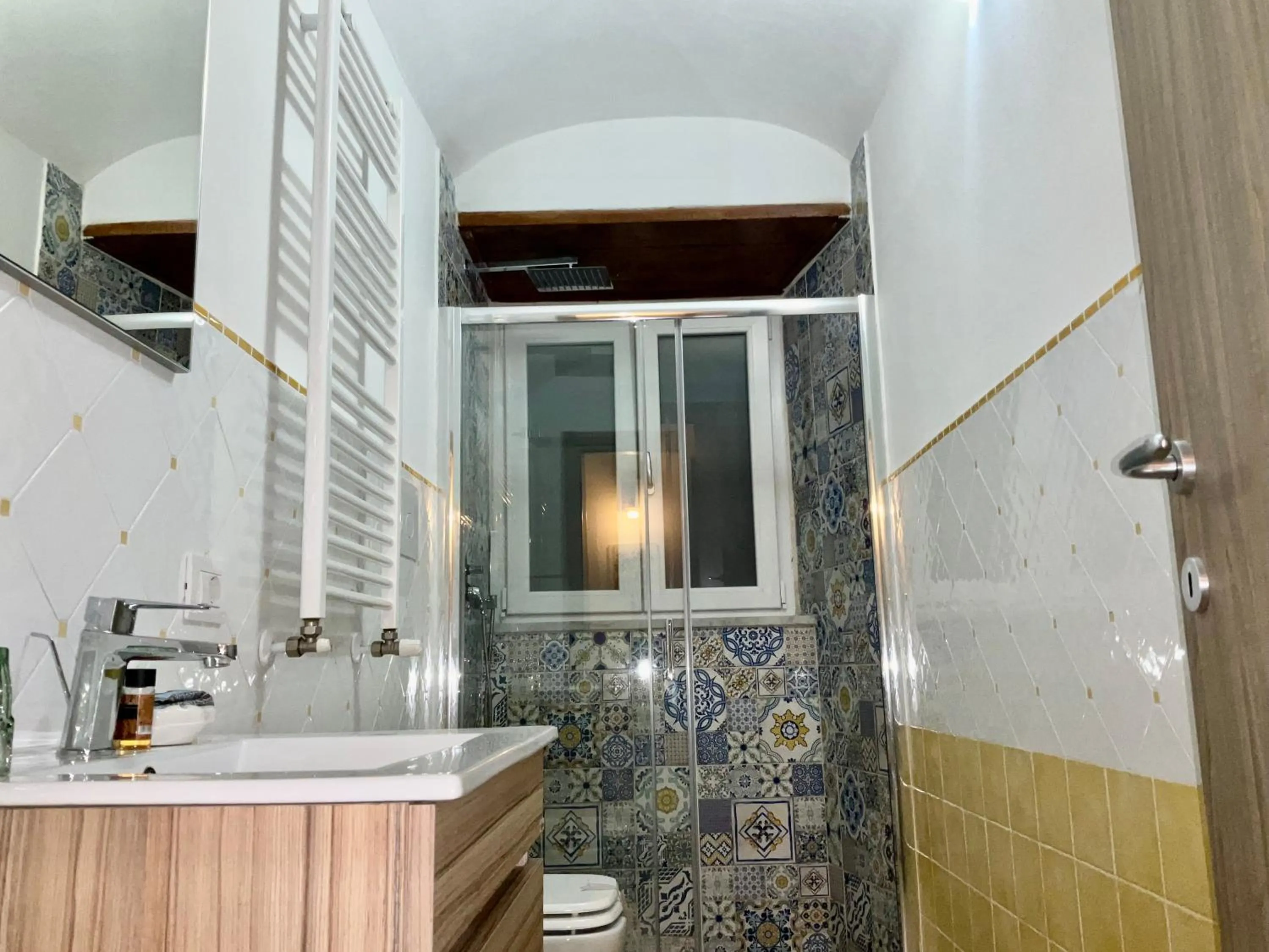 Bathroom in 'A Room de' Scugnizzi