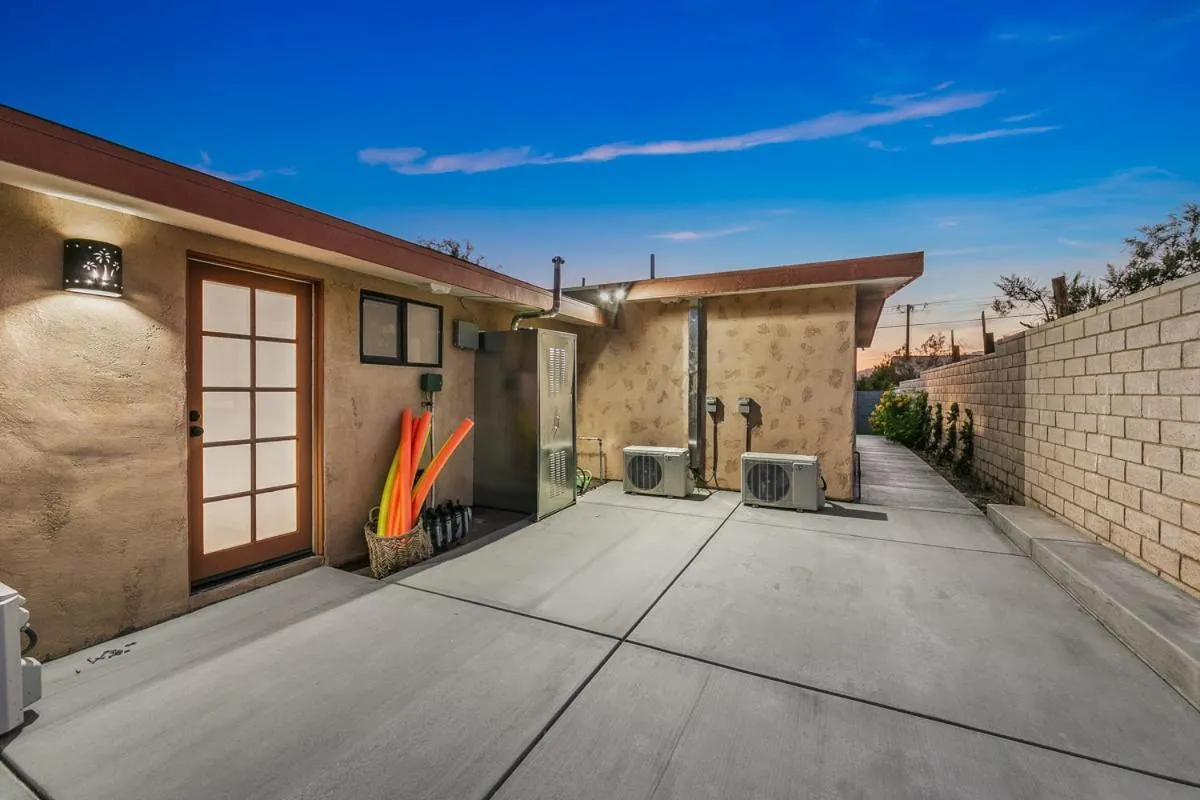The Good House- Hot Spring Hideaway