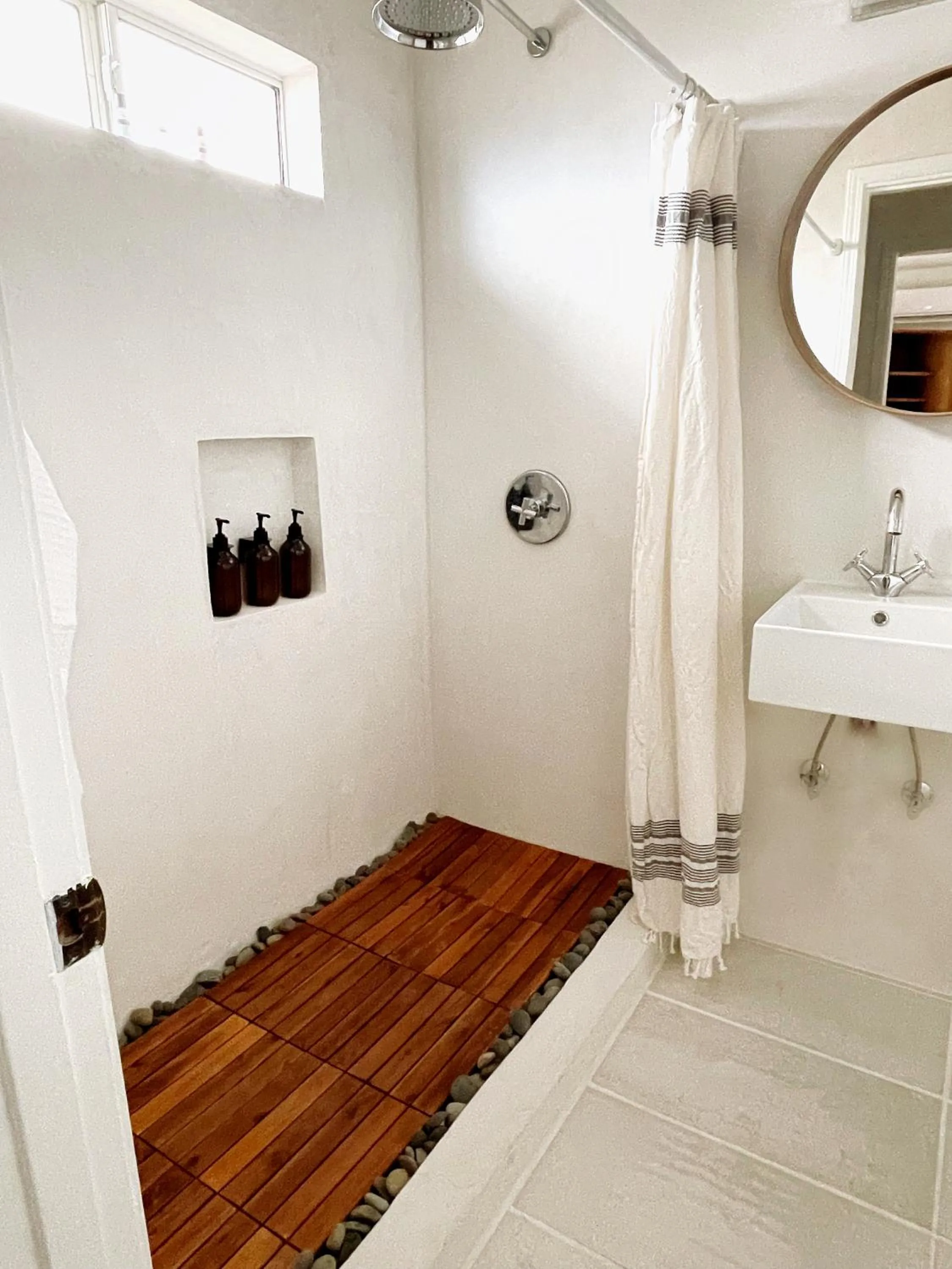 Shower in The Good House- Hot Spring Hideaway