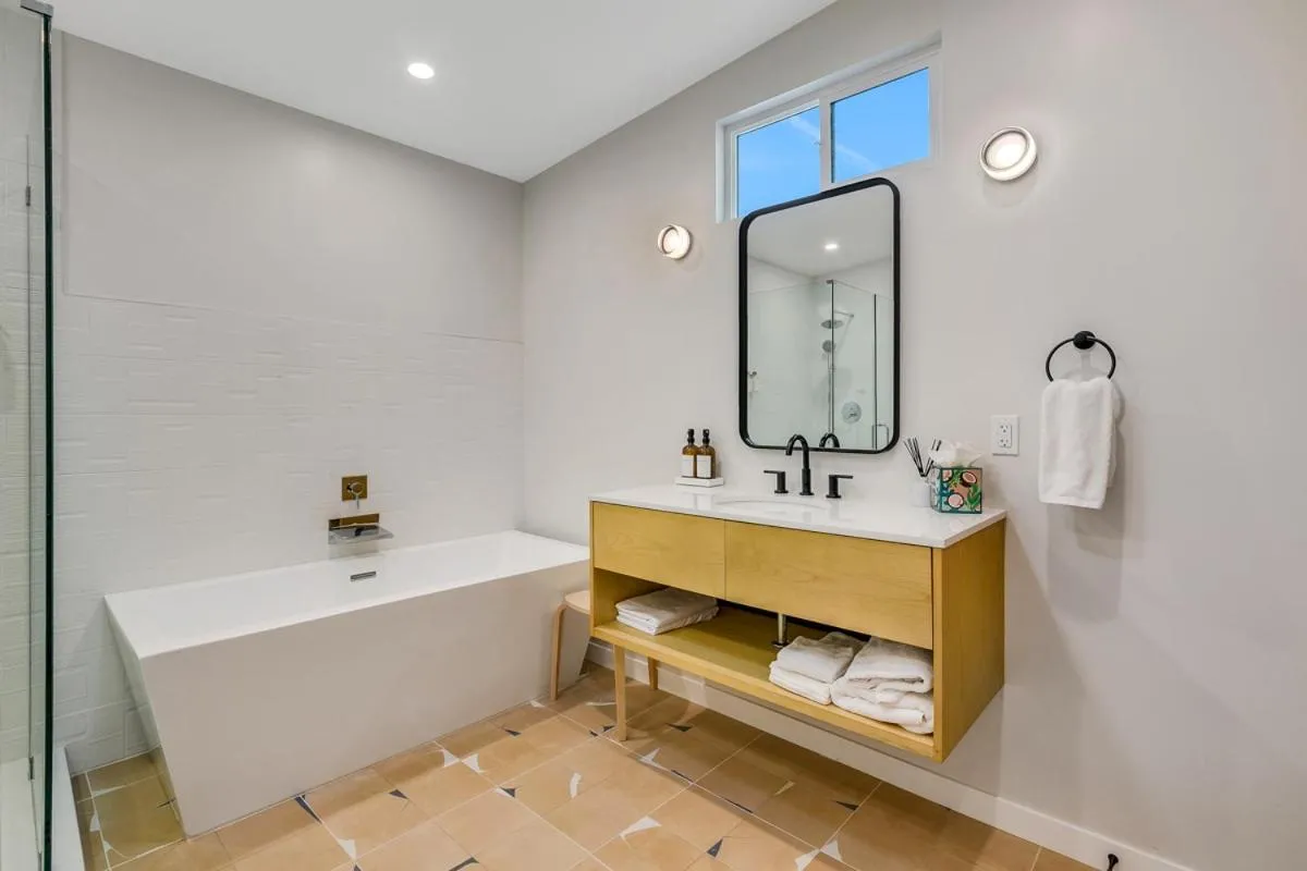 The Good House- Hot Spring Hideaway