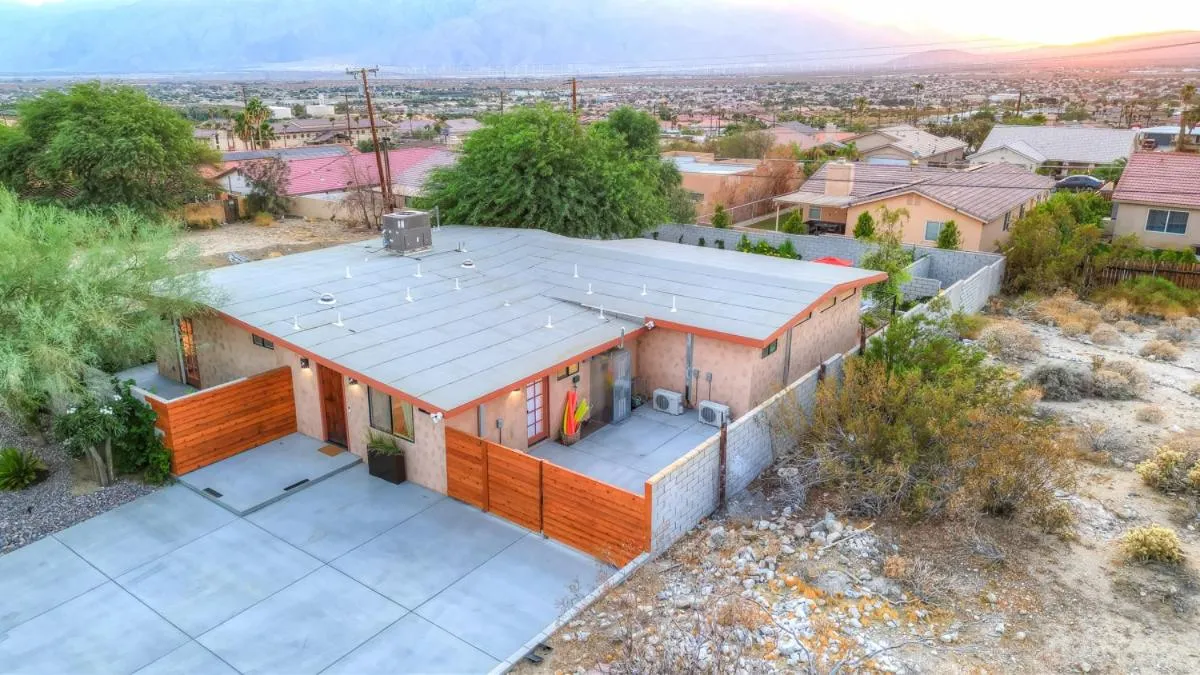 The Good House- Hot Spring Hideaway