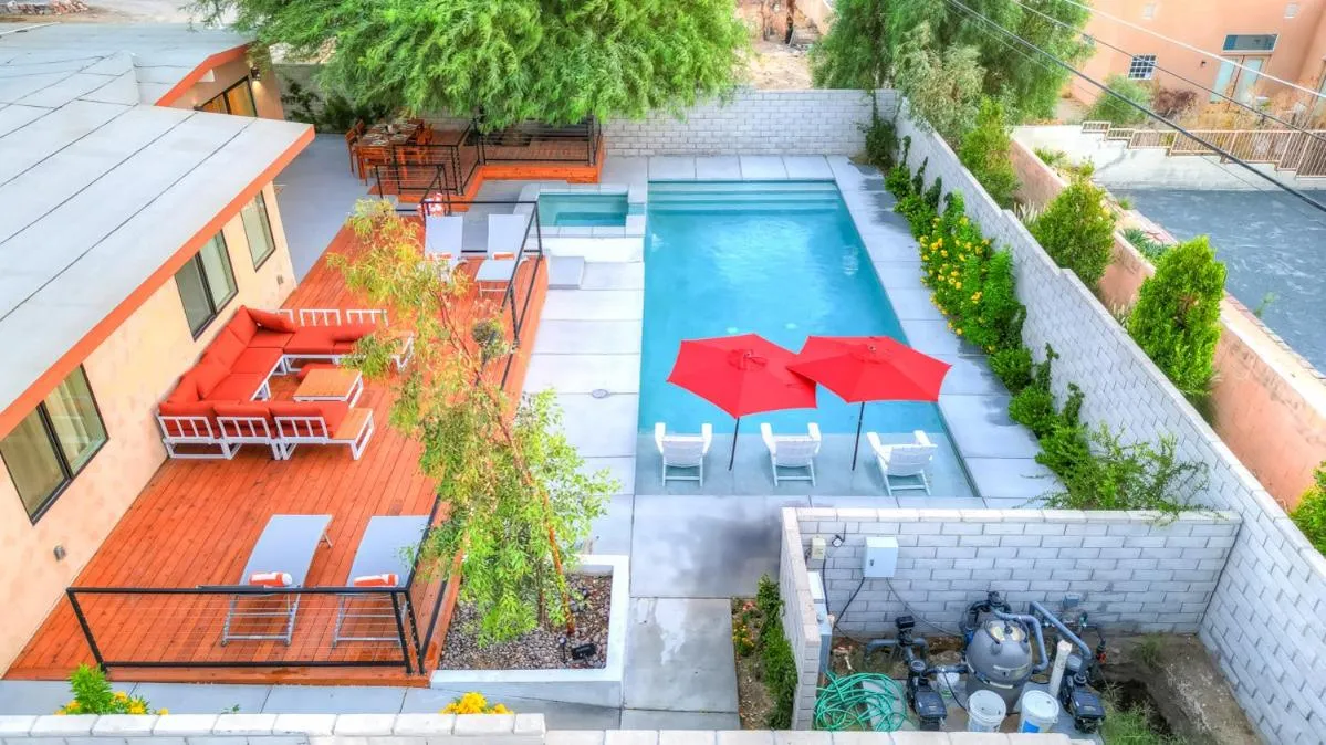 The Good House- Hot Spring Hideaway