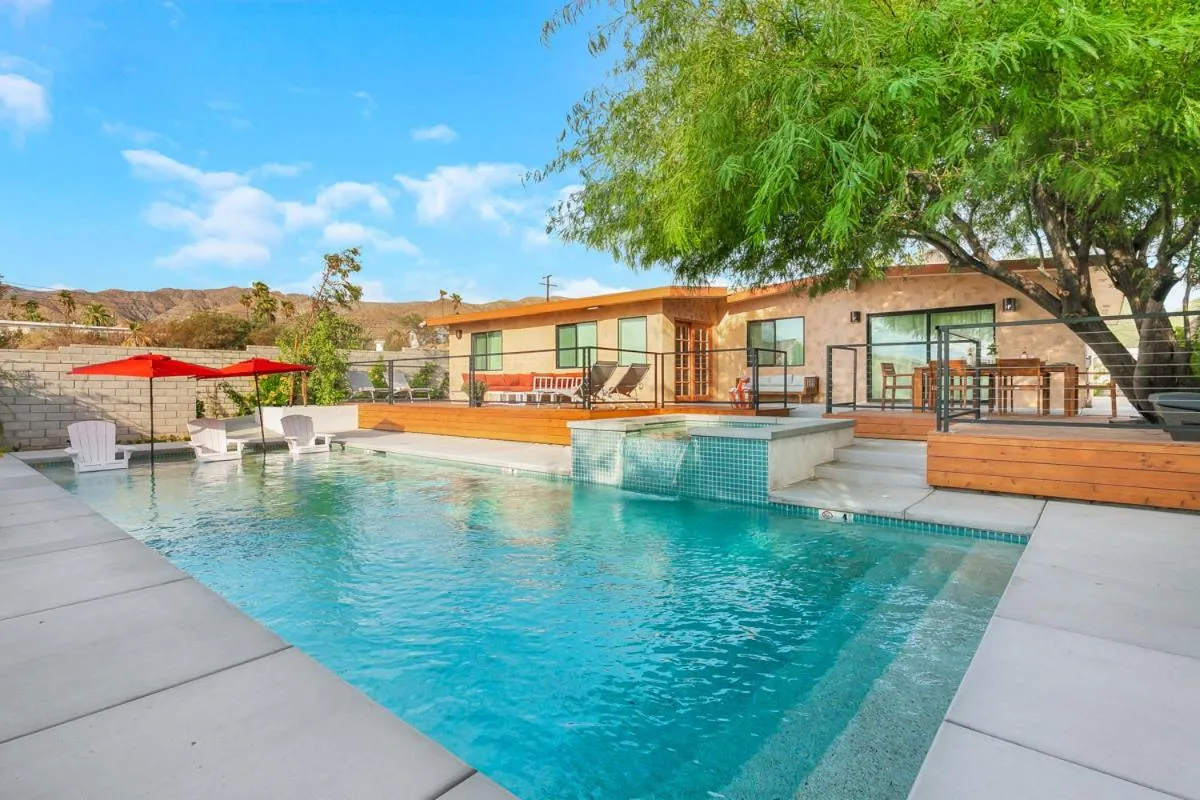 Patio in The Good House- Hot Spring Hideaway