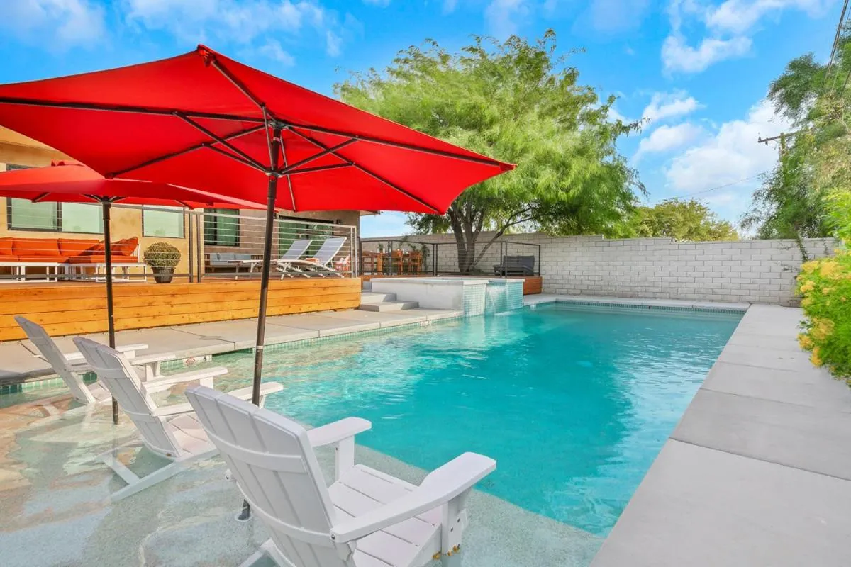 Patio in The Good House- Hot Spring Hideaway