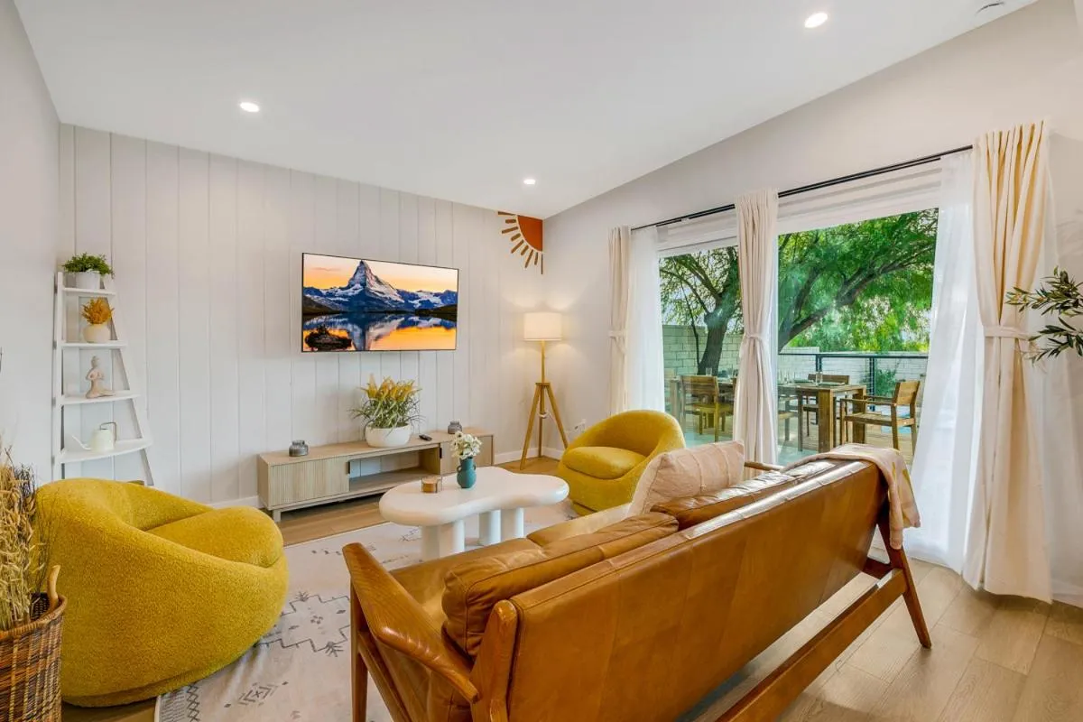TV and multimedia in The Good House- Hot Spring Hideaway