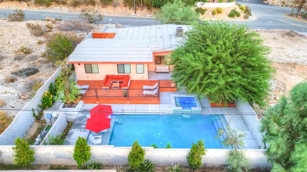 The Good House- Hot Spring Hideaway