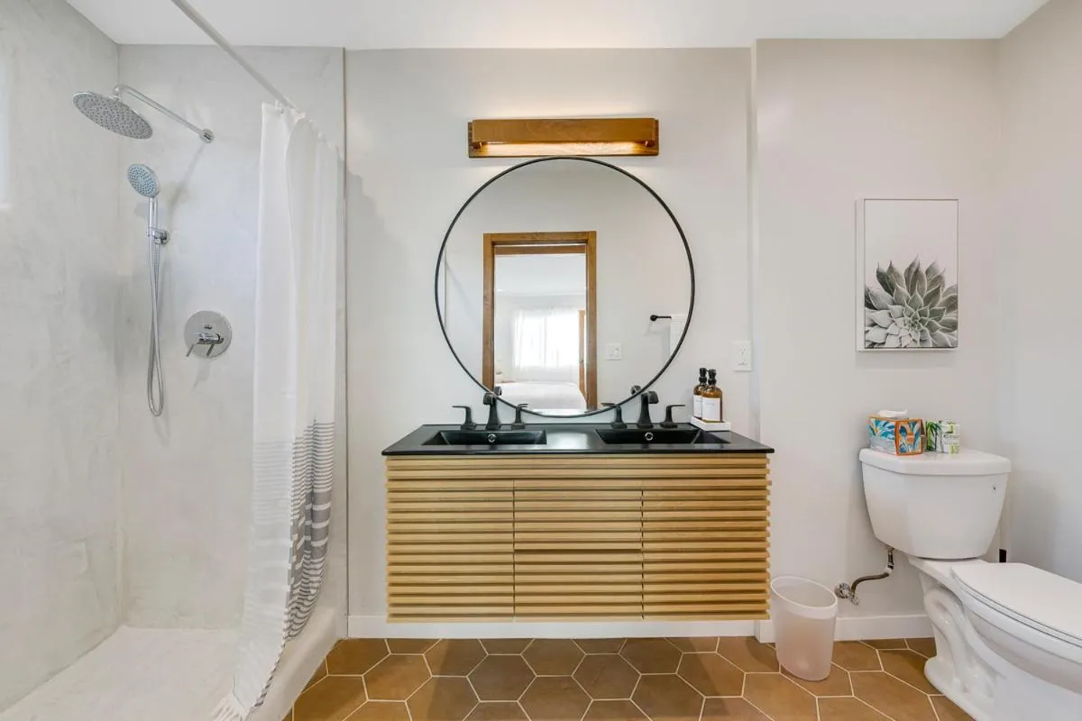 The Good House- Hot Spring Hideaway