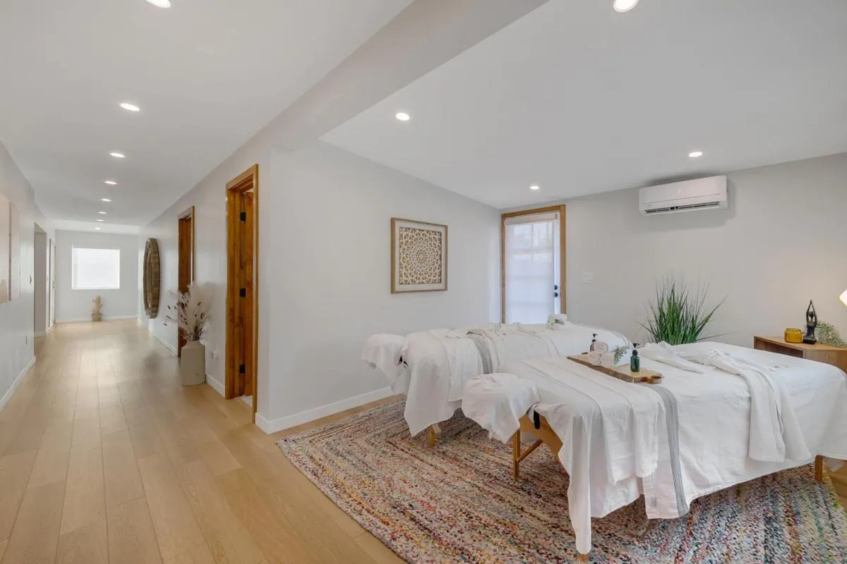 The Good House- Hot Spring Hideaway