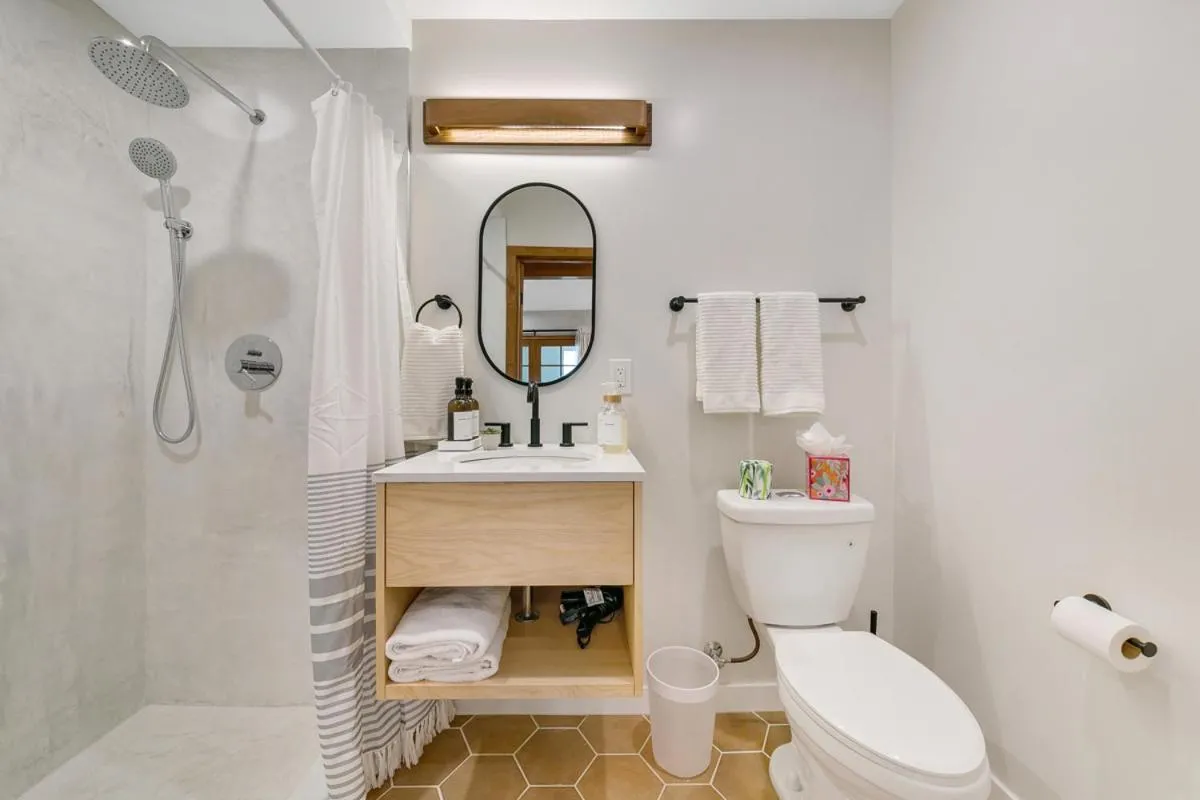 The Good House- Hot Spring Hideaway