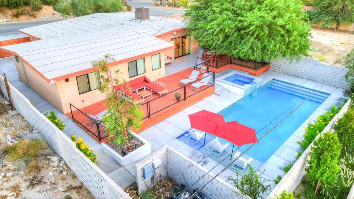 The Good House- Hot Spring Hideaway