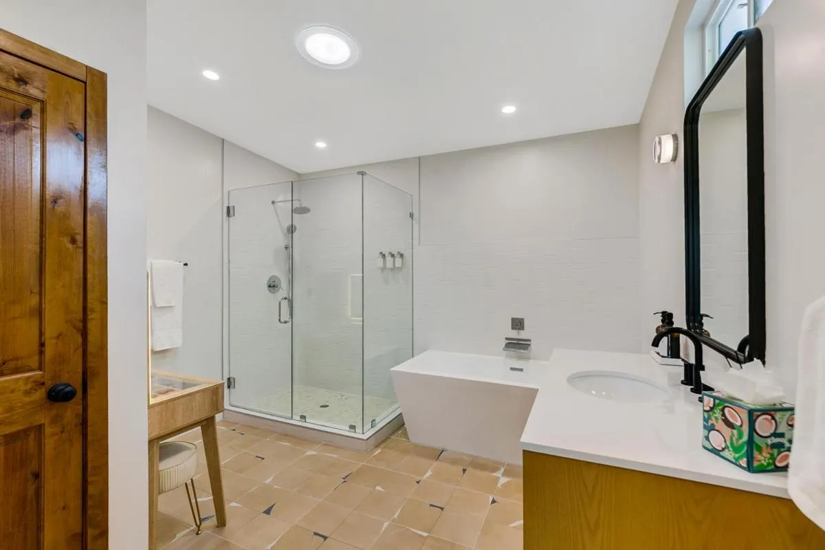 The Good House- Hot Spring Hideaway