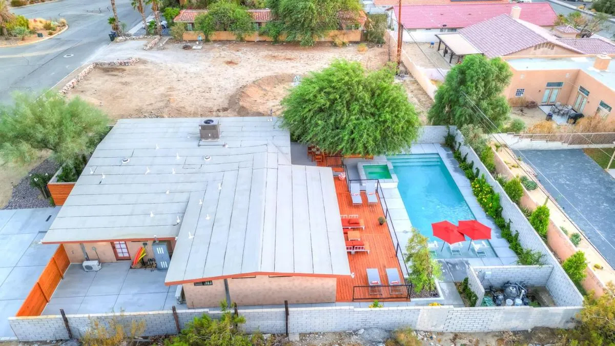 The Good House- Hot Spring Hideaway