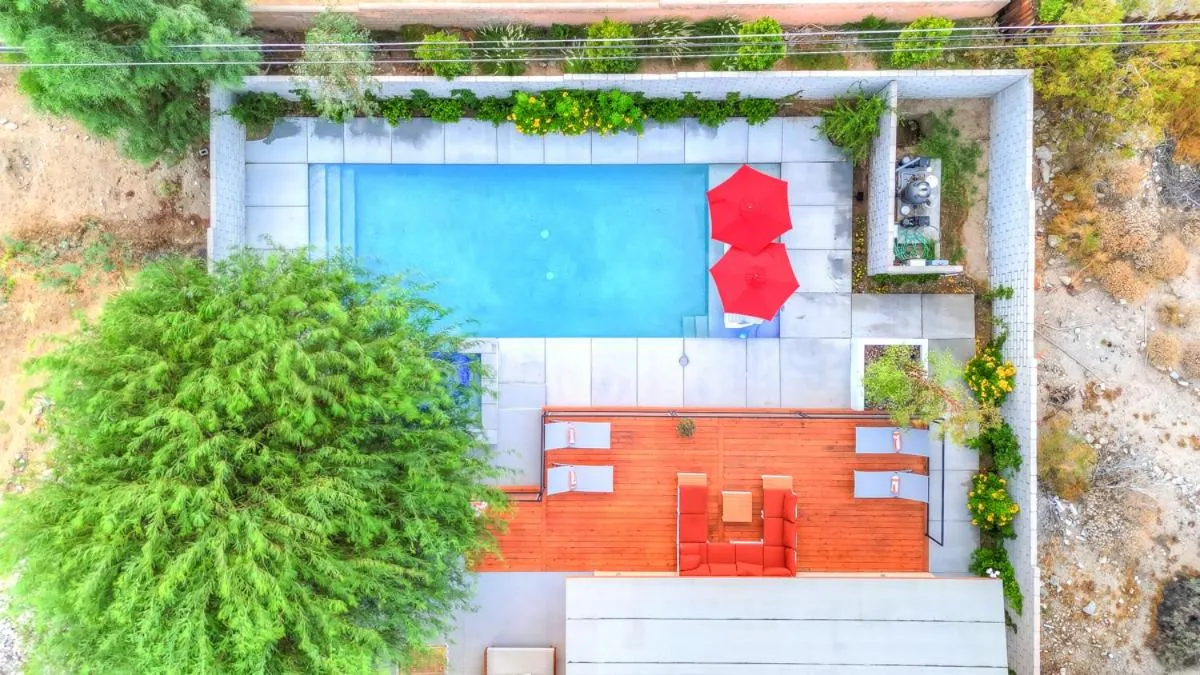 The Good House- Hot Spring Hideaway