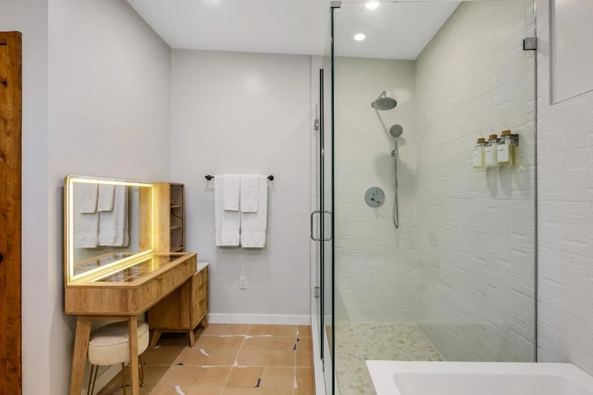The Good House- Hot Spring Hideaway