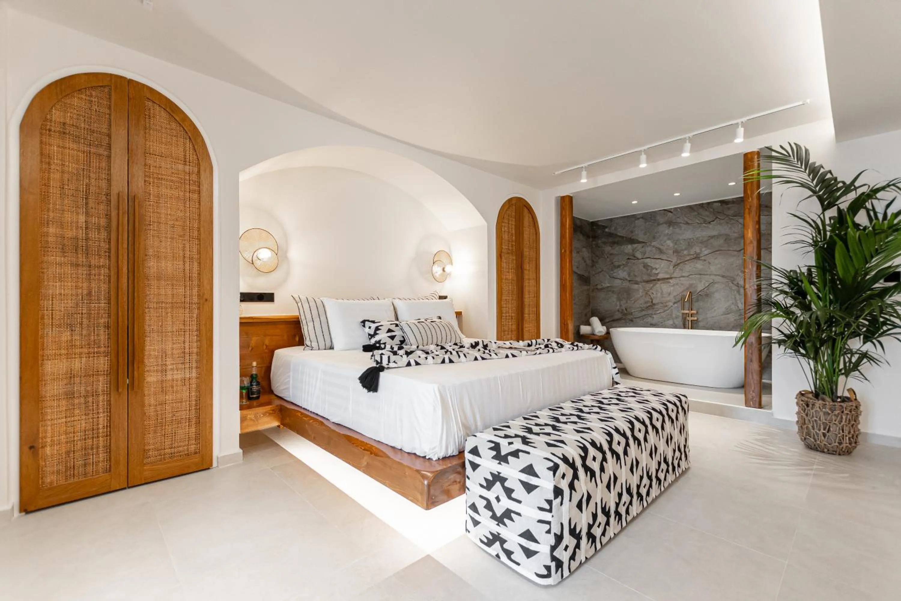 Restaurant/places to eat, Bed in Almiriki Naxos Beachside Living