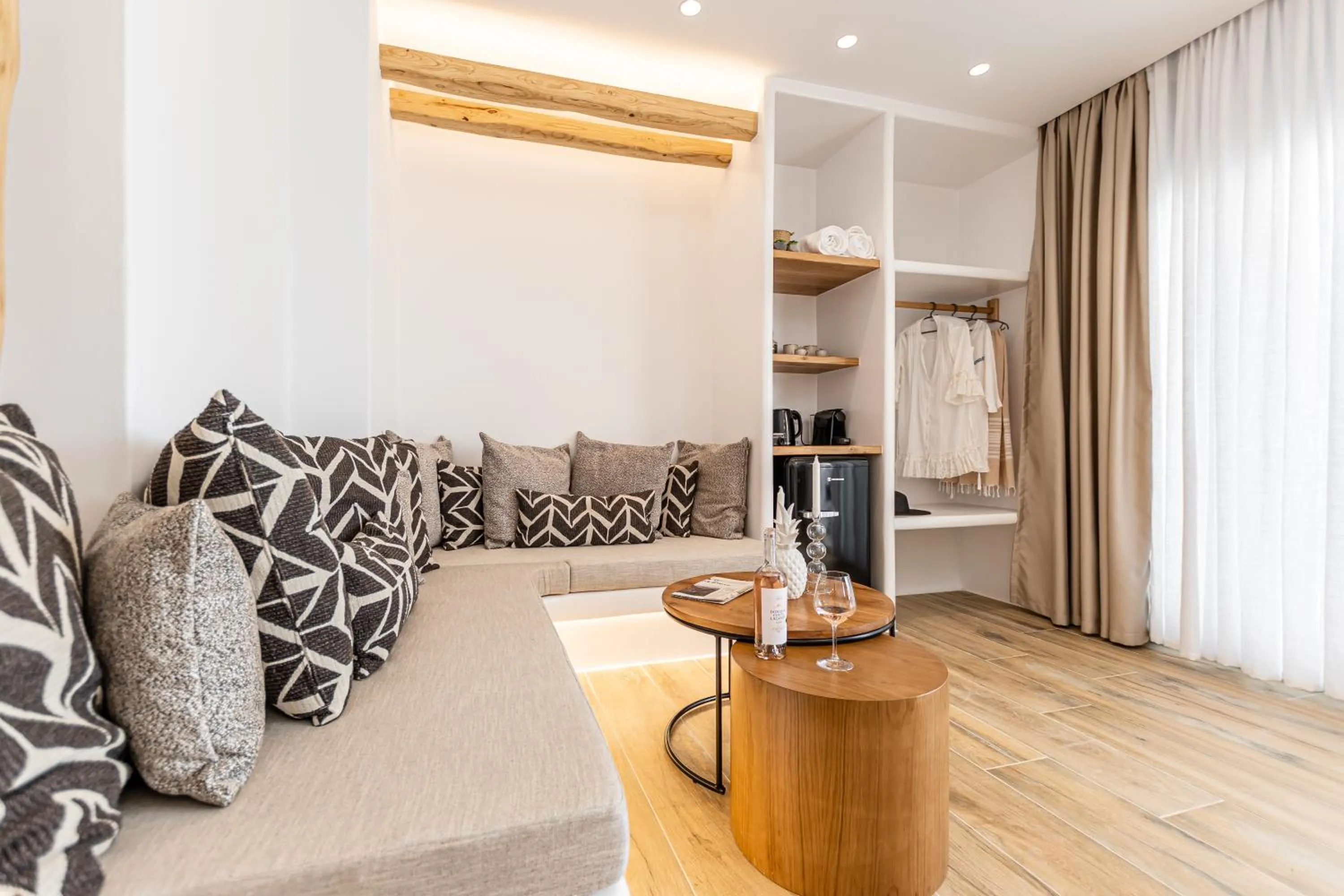 Restaurant/places to eat in Almiriki Naxos Beachside Living