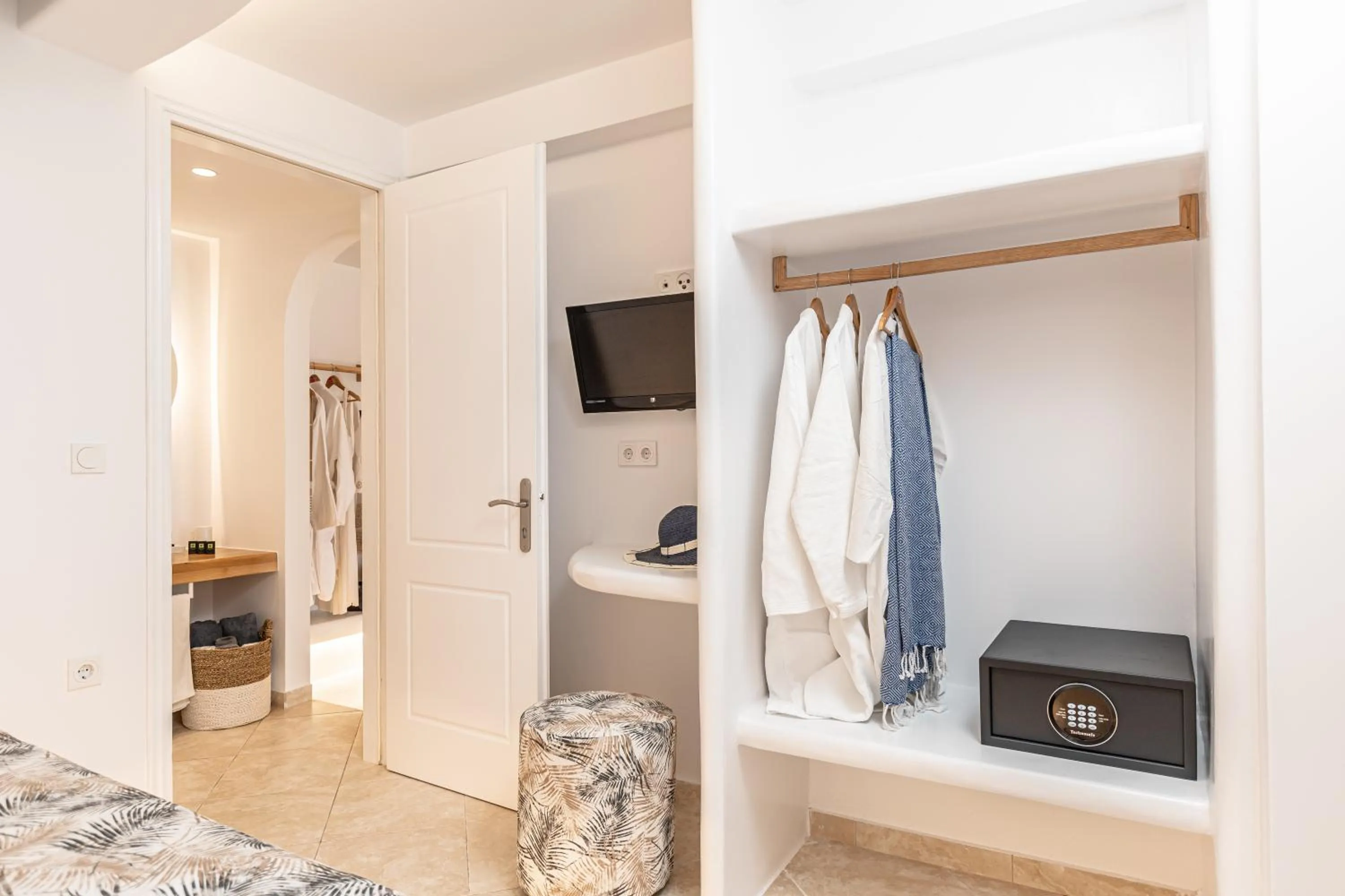 Restaurant/places to eat in Almiriki Naxos Beachside Living