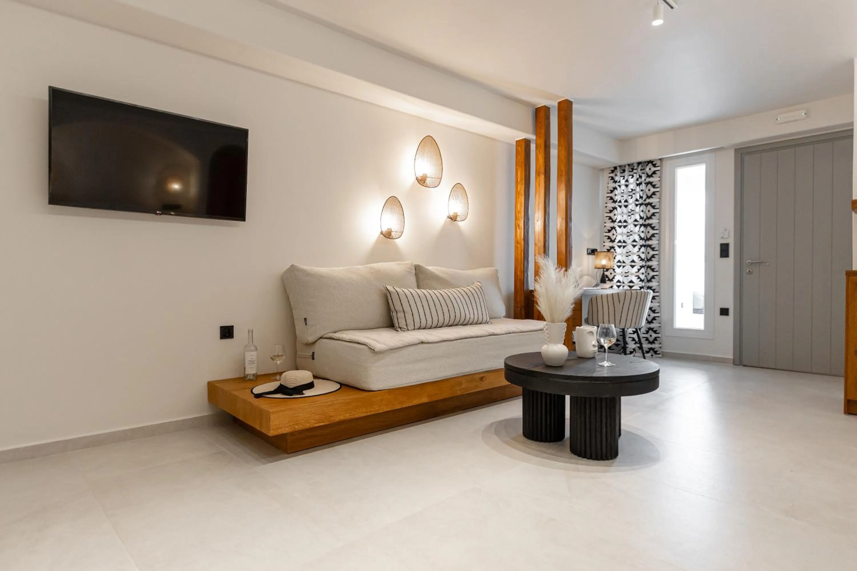 Restaurant/places to eat in Almiriki Naxos Beachside Living