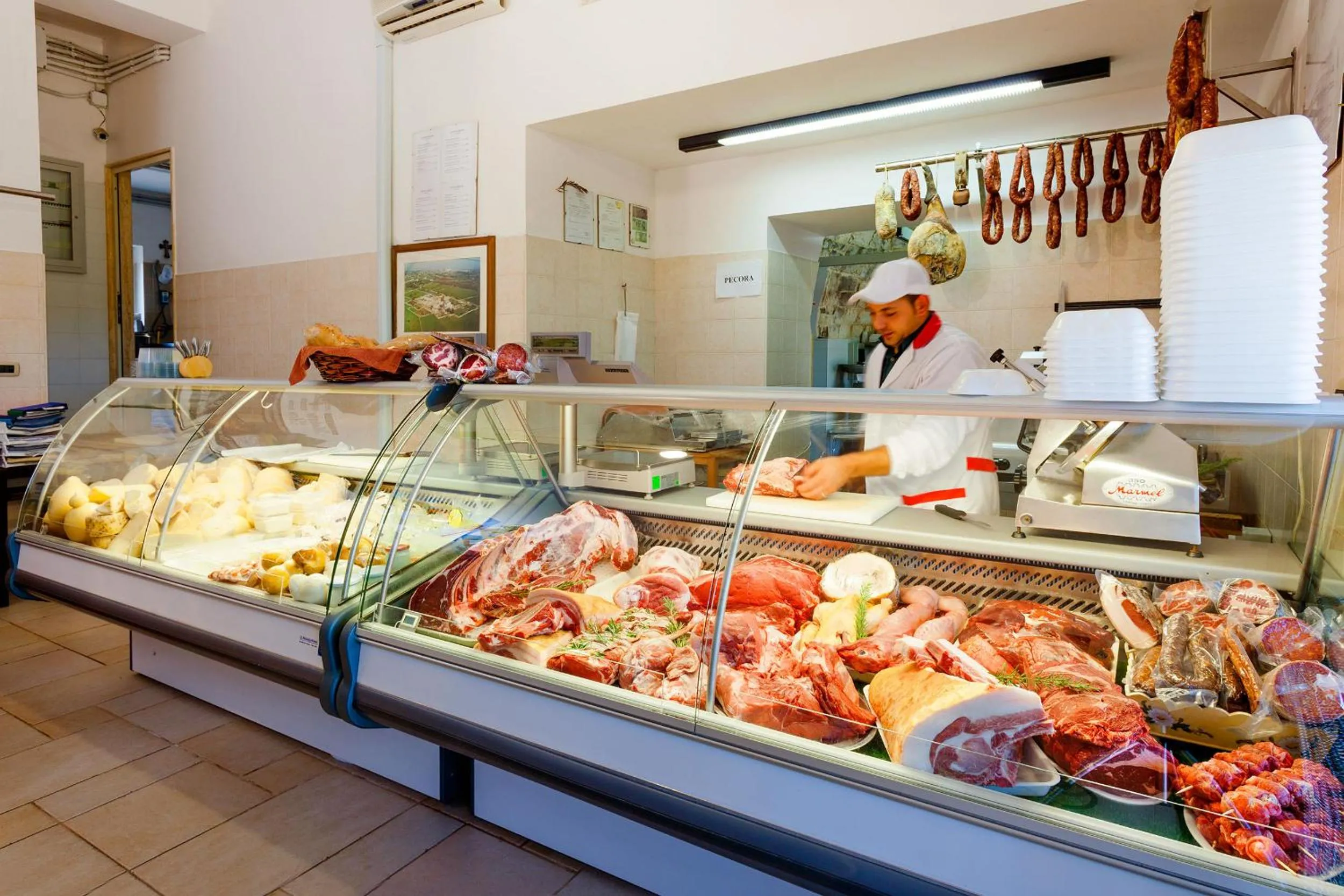 Food and drinks in Masseria Madonna dell'Arco Agriturismo