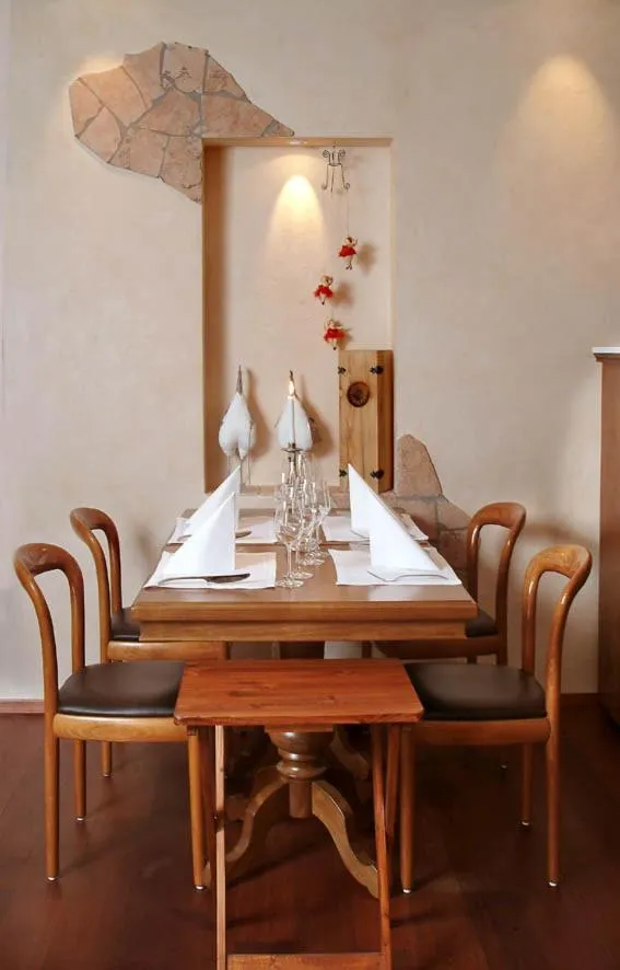 Restaurant/places to eat in Hotel Höllsteiner Hof