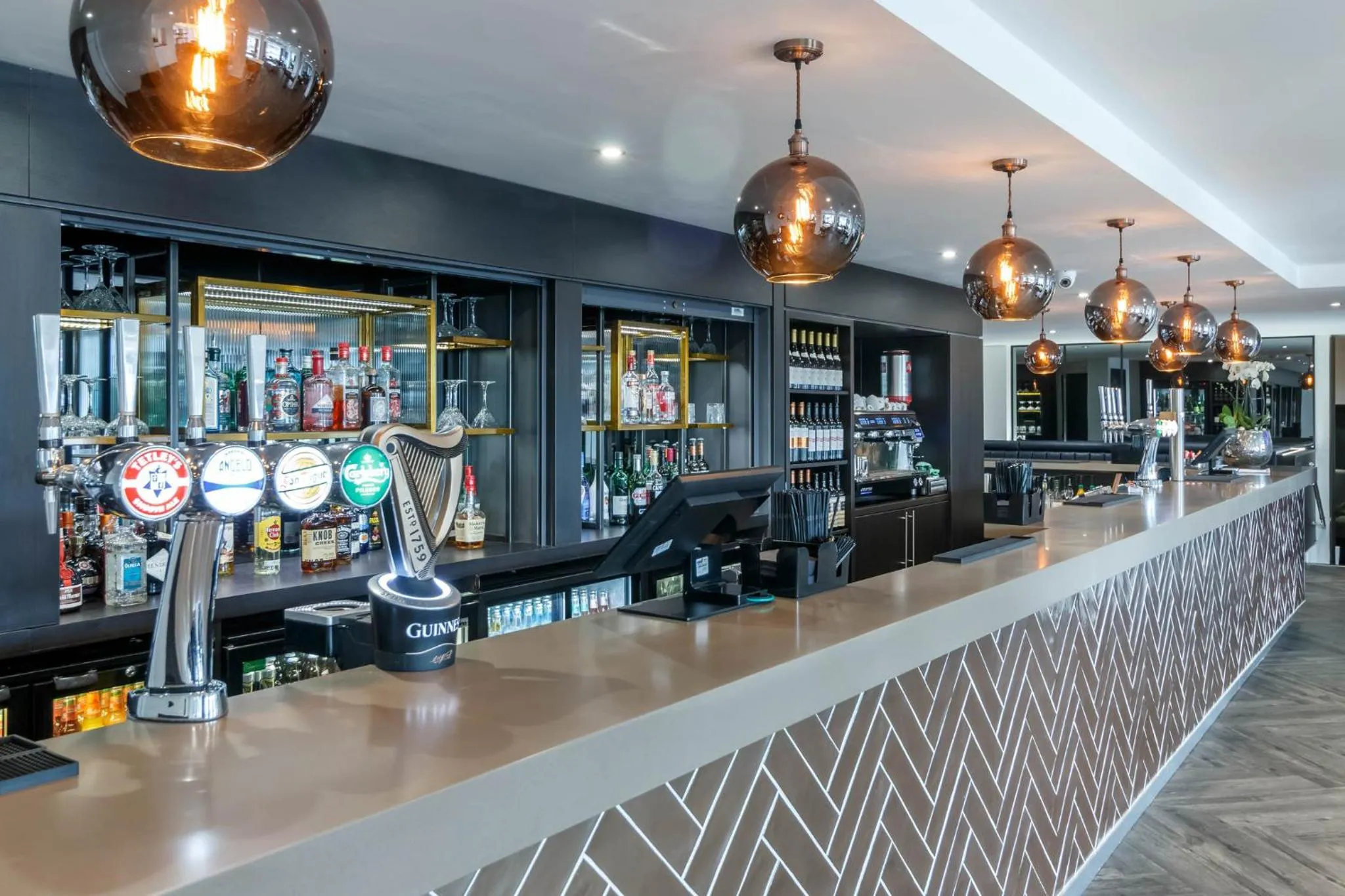 Lounge or bar in Garner Hotel Preston Samlesbury by IHG