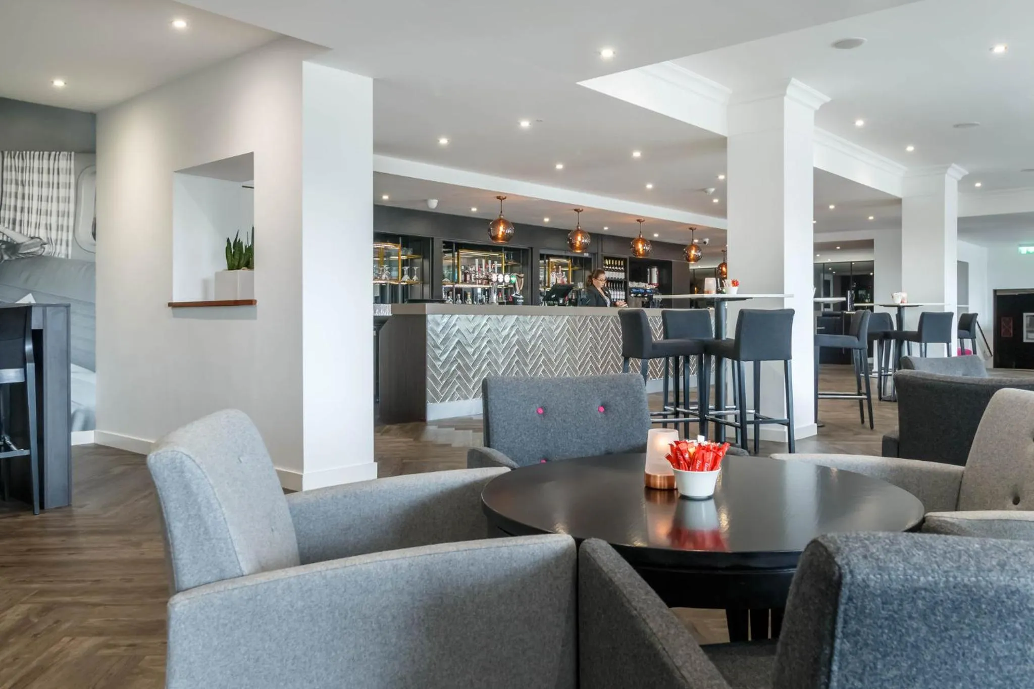 Lounge or bar in Garner Hotel Preston Samlesbury by IHG