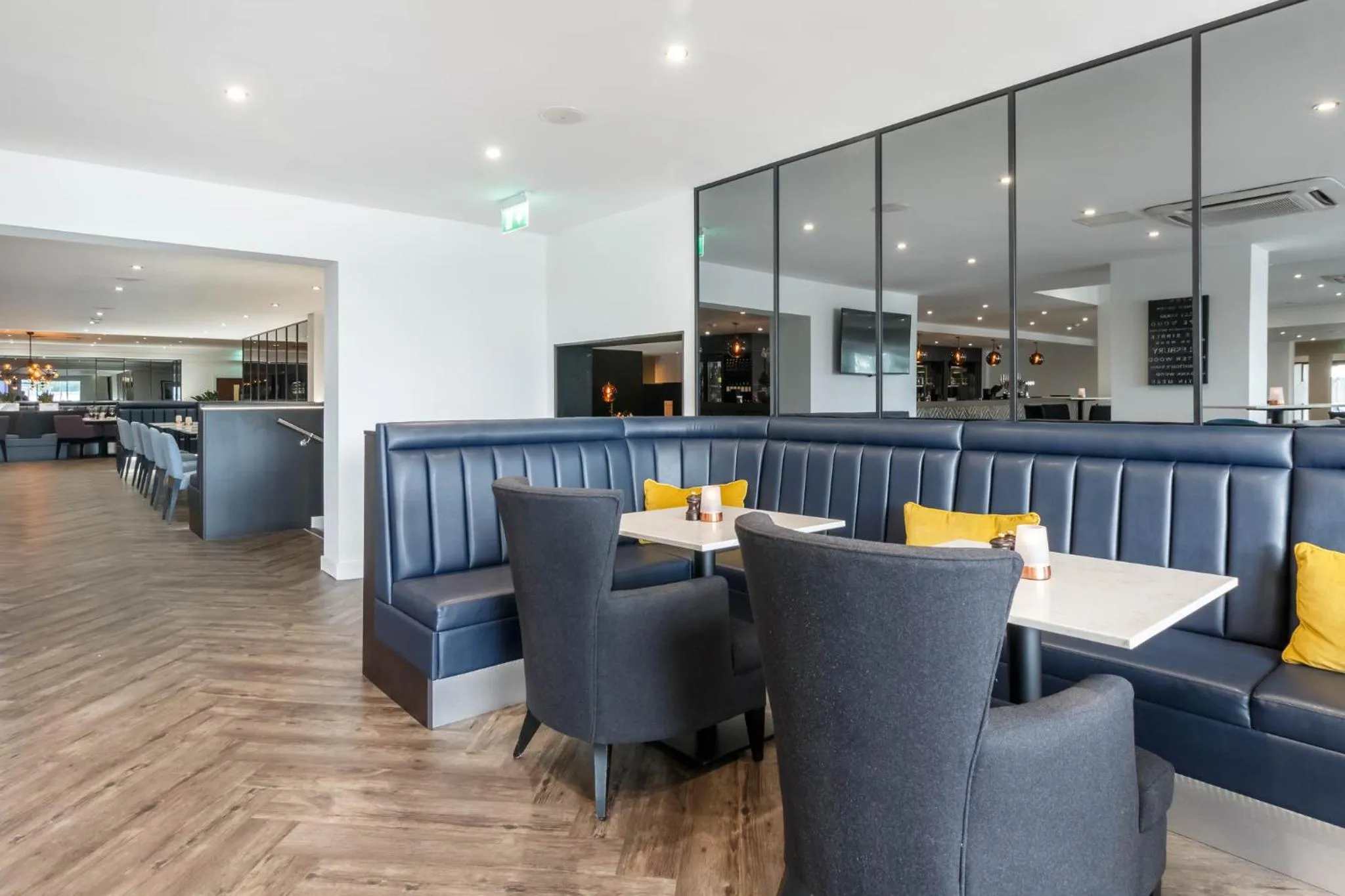 Lounge or bar in Garner Hotel Preston Samlesbury by IHG