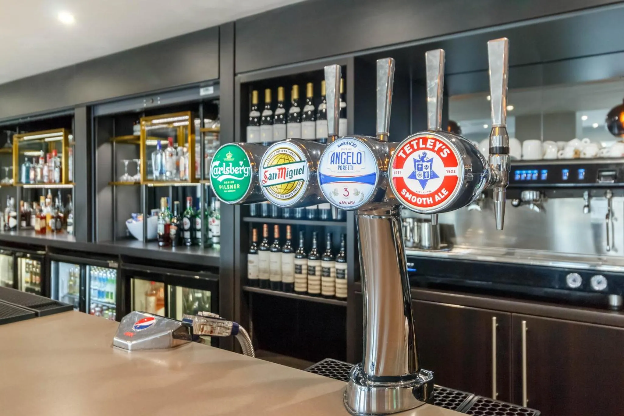 Lounge or bar in Garner Hotel Preston Samlesbury by IHG