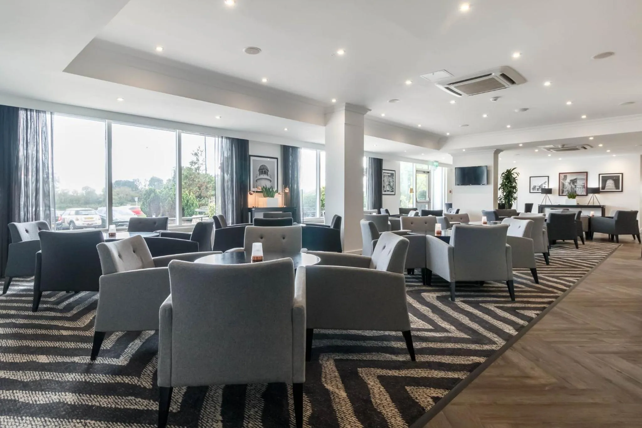 Lounge or bar in Garner Hotel Preston Samlesbury by IHG