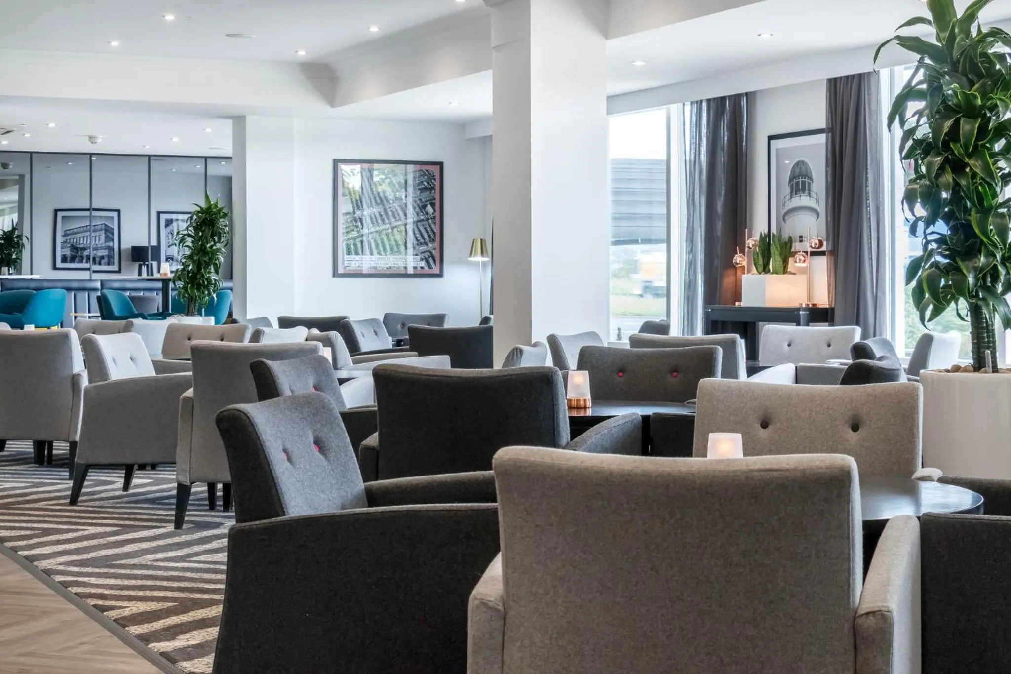 Lounge or bar in Garner Hotel Preston Samlesbury by IHG