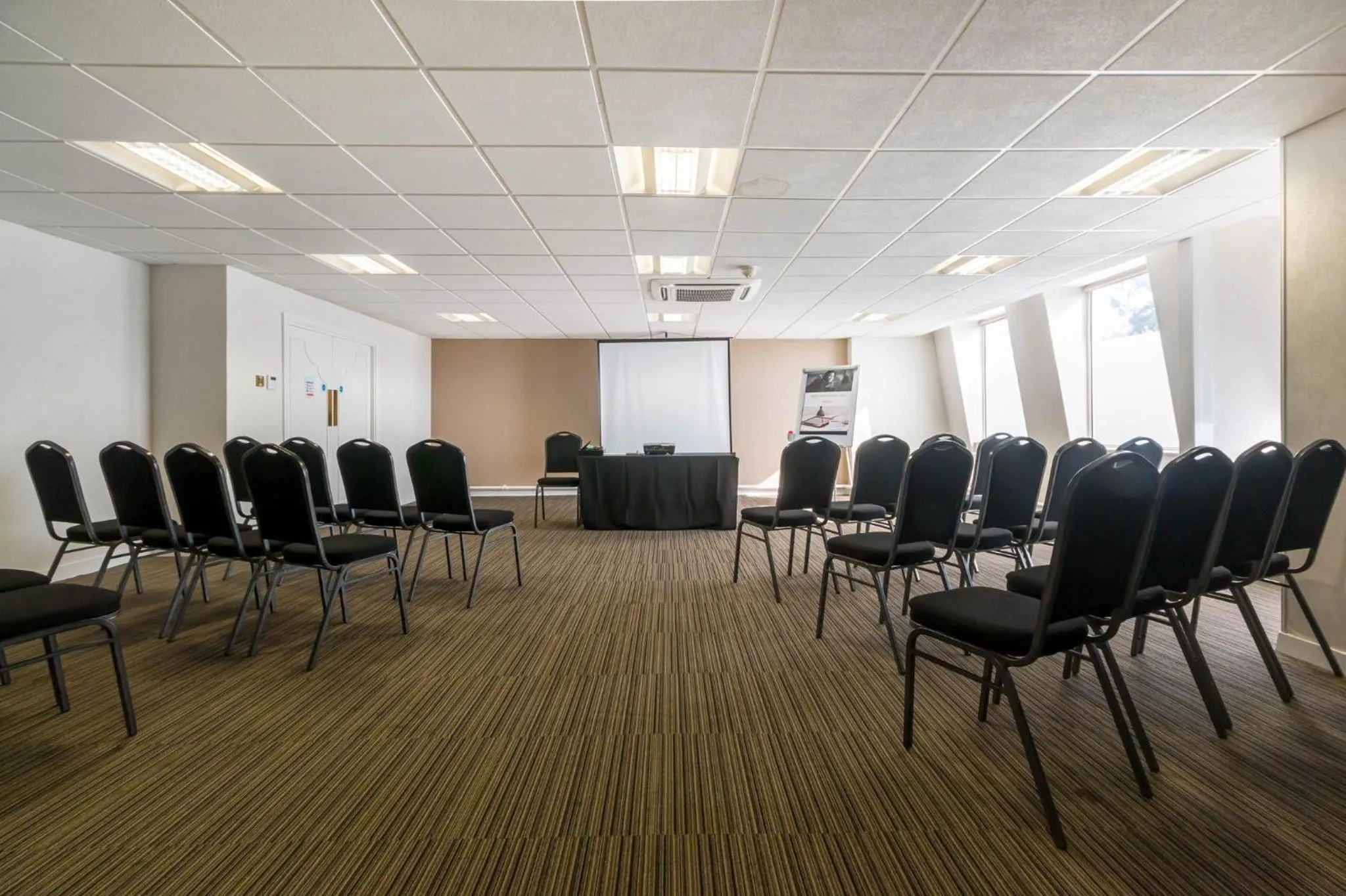 Meeting/conference room in Garner Hotel Preston Samlesbury by IHG