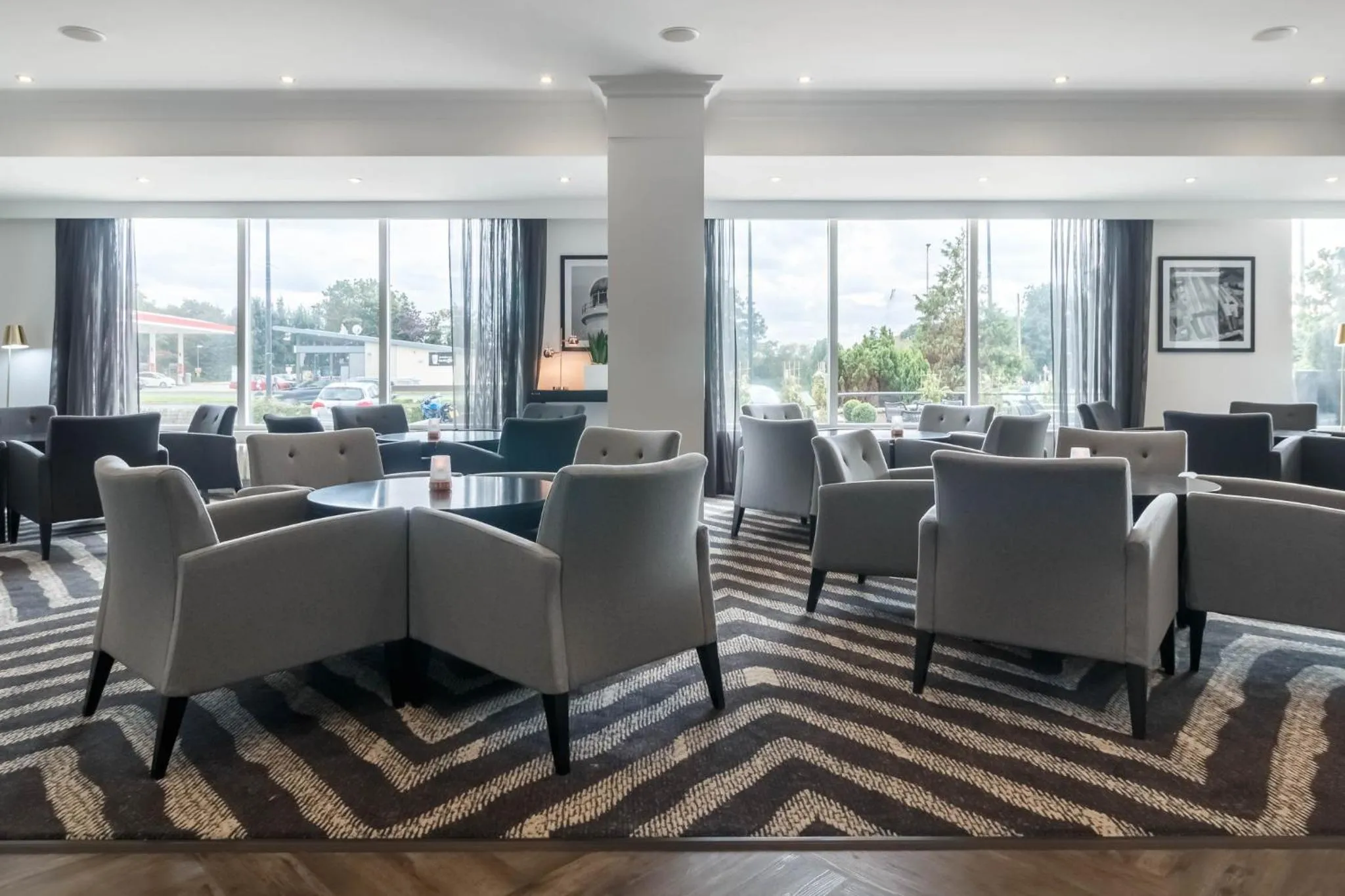 Lounge or bar in Garner Hotel Preston Samlesbury by IHG