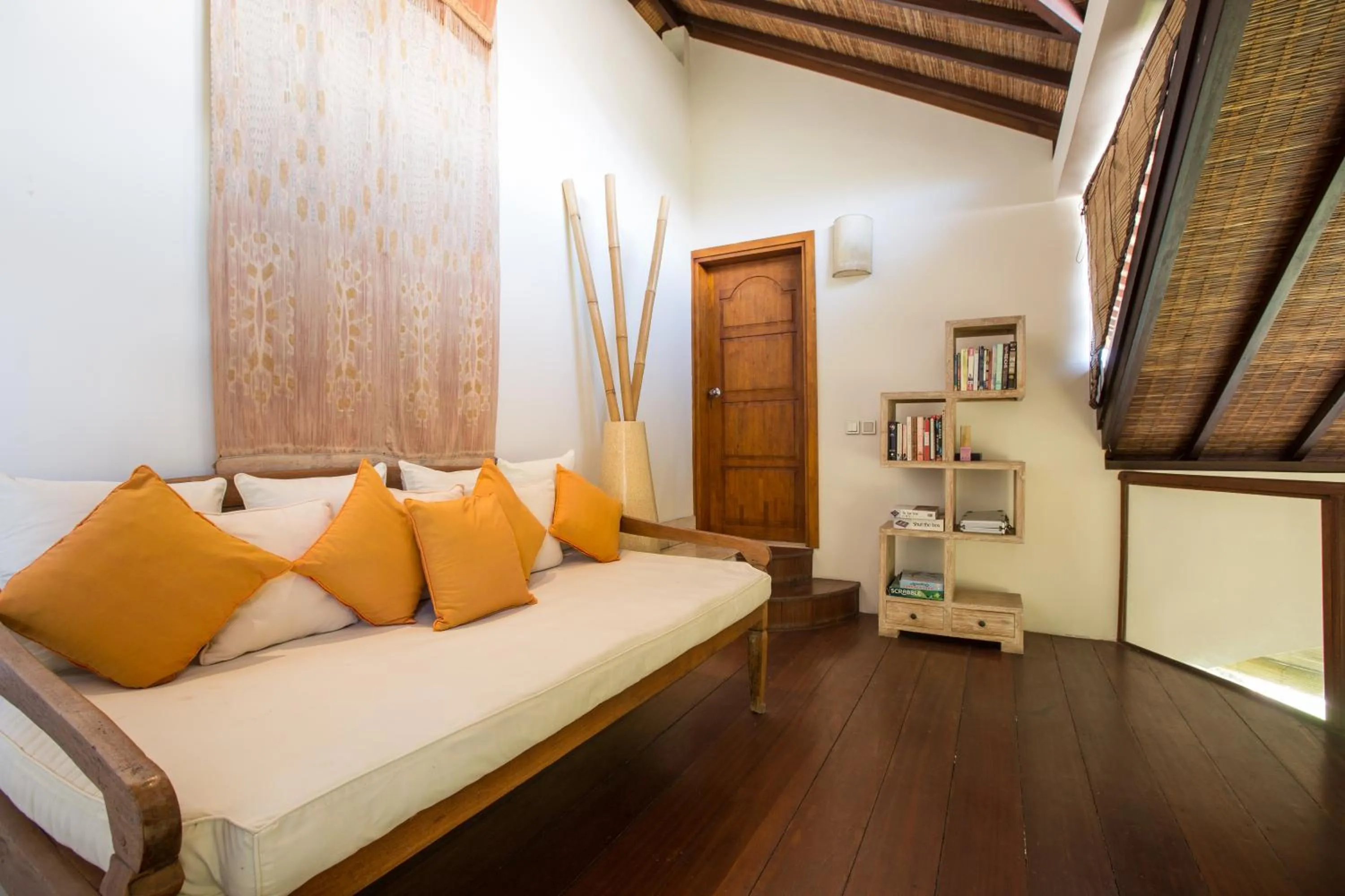Library, Bed in Mayana Villas