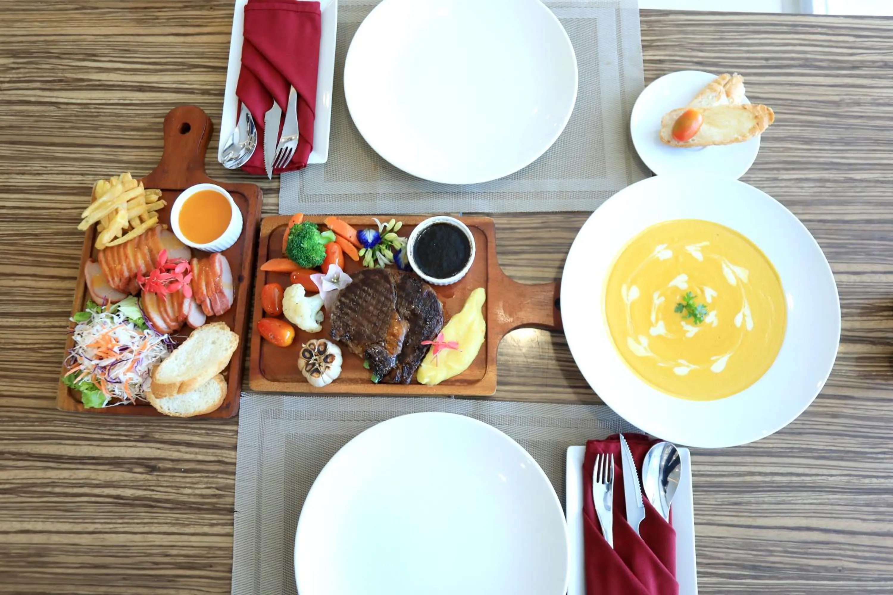 Food and drinks in Orson Hotel & Resort Con Dao